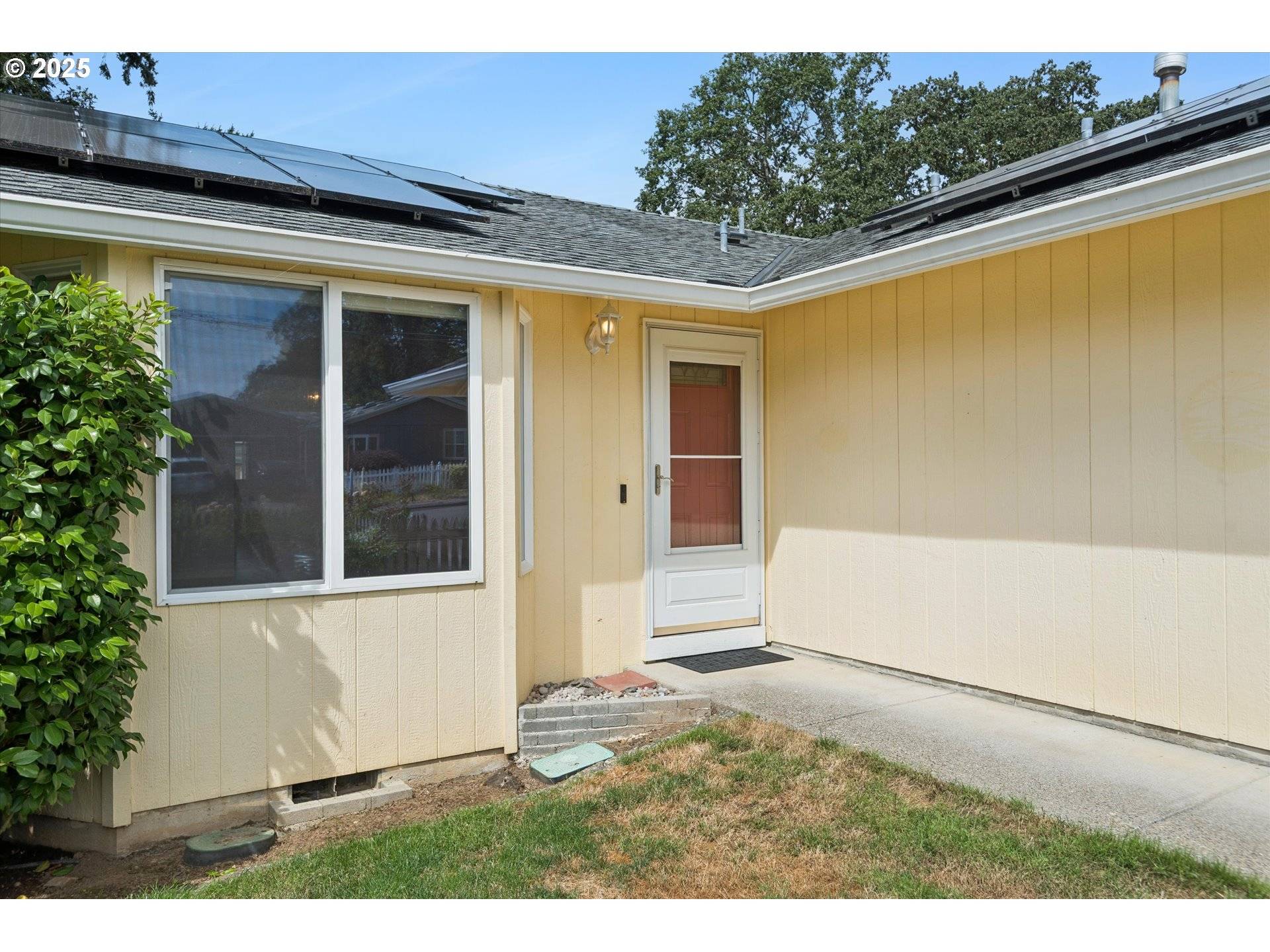 Gladstone, OR 97027,1042 COLUMBIA AVE