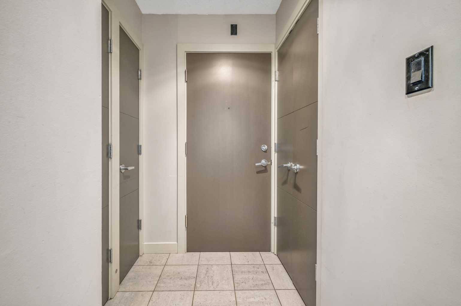 Calgary, AB T2S 0H4,324 22 AVE SW #205