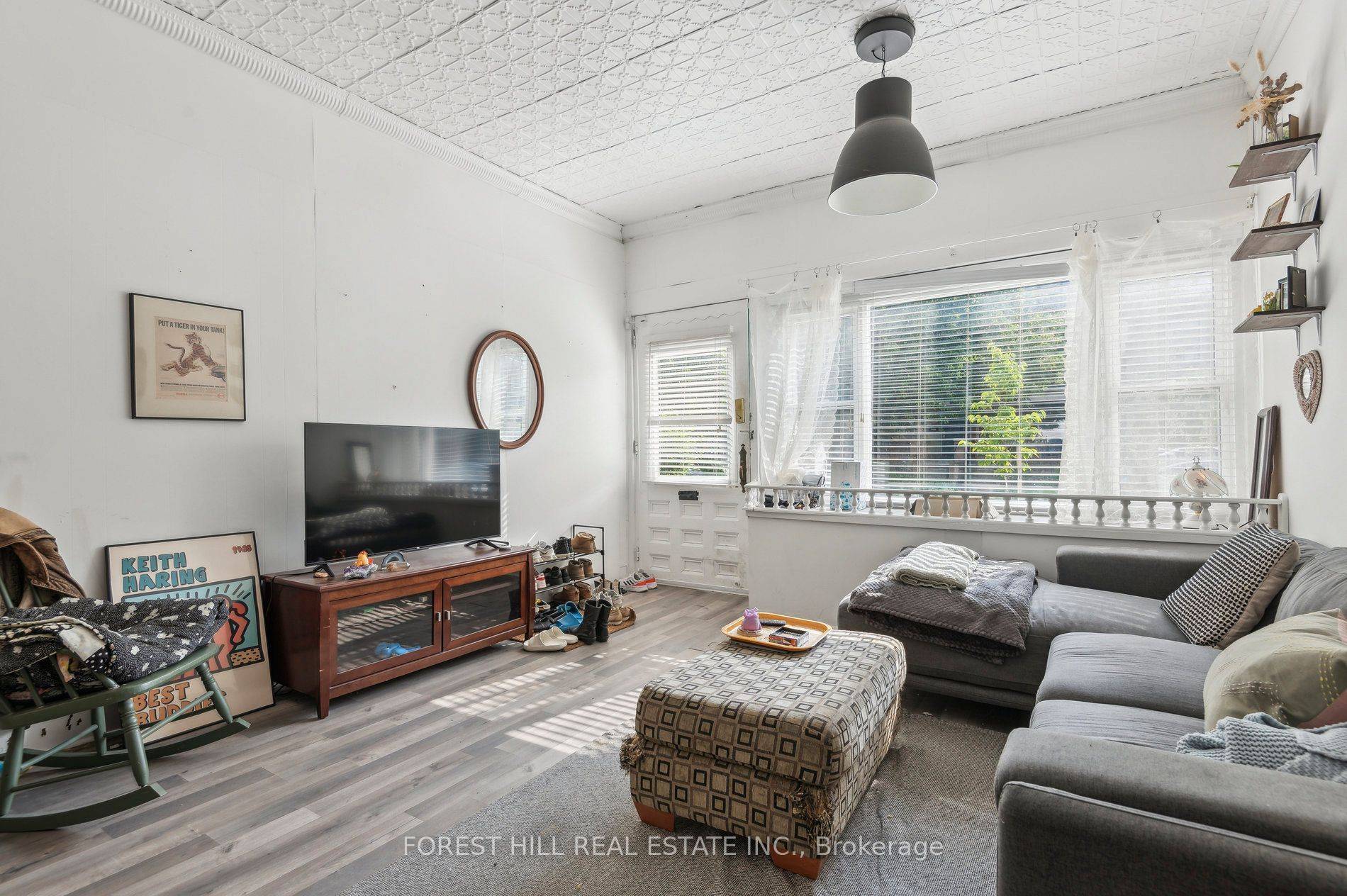 Toronto C01, ON M6G 3K2,625 Crawford ST