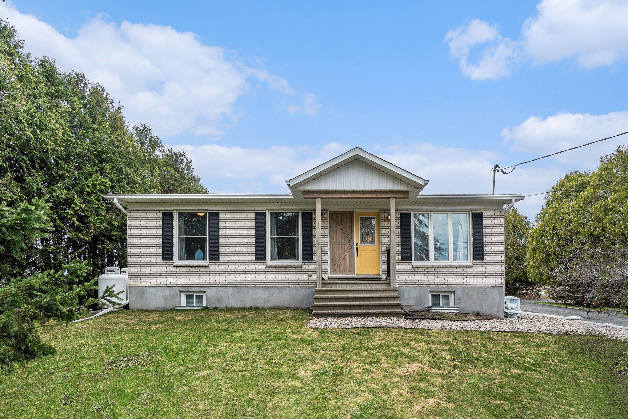 Orleans - Cumberland And Area, ON K0A 3E0,2462 Dunning RD