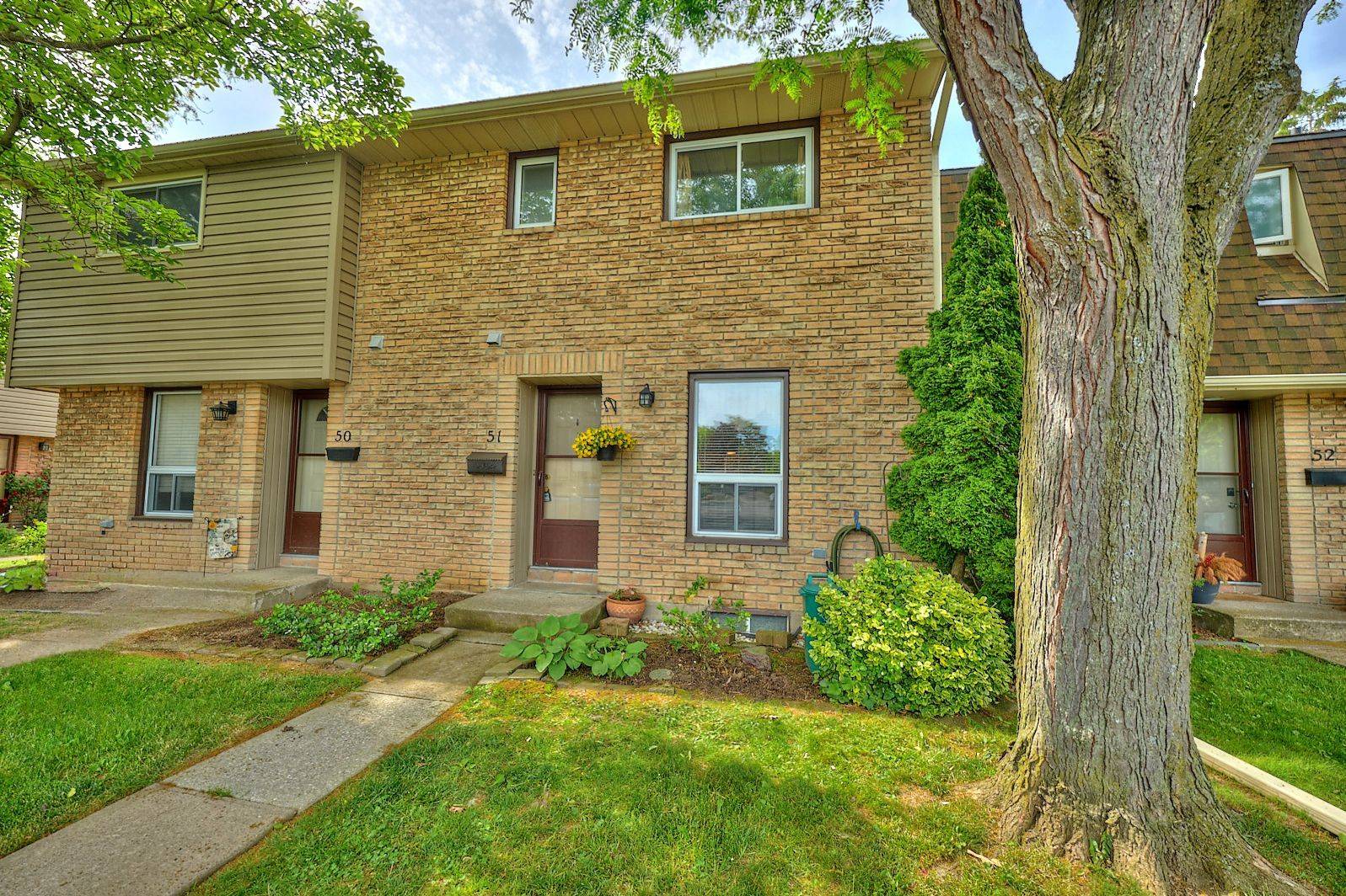 St. Catharines, ON L2R 7J7,75 Ventura DR #51