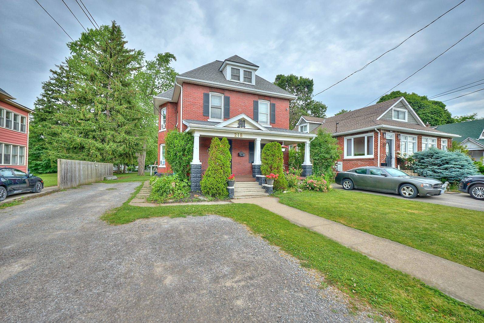 Fort Erie, ON L2A 2V5,218 Phipps ST