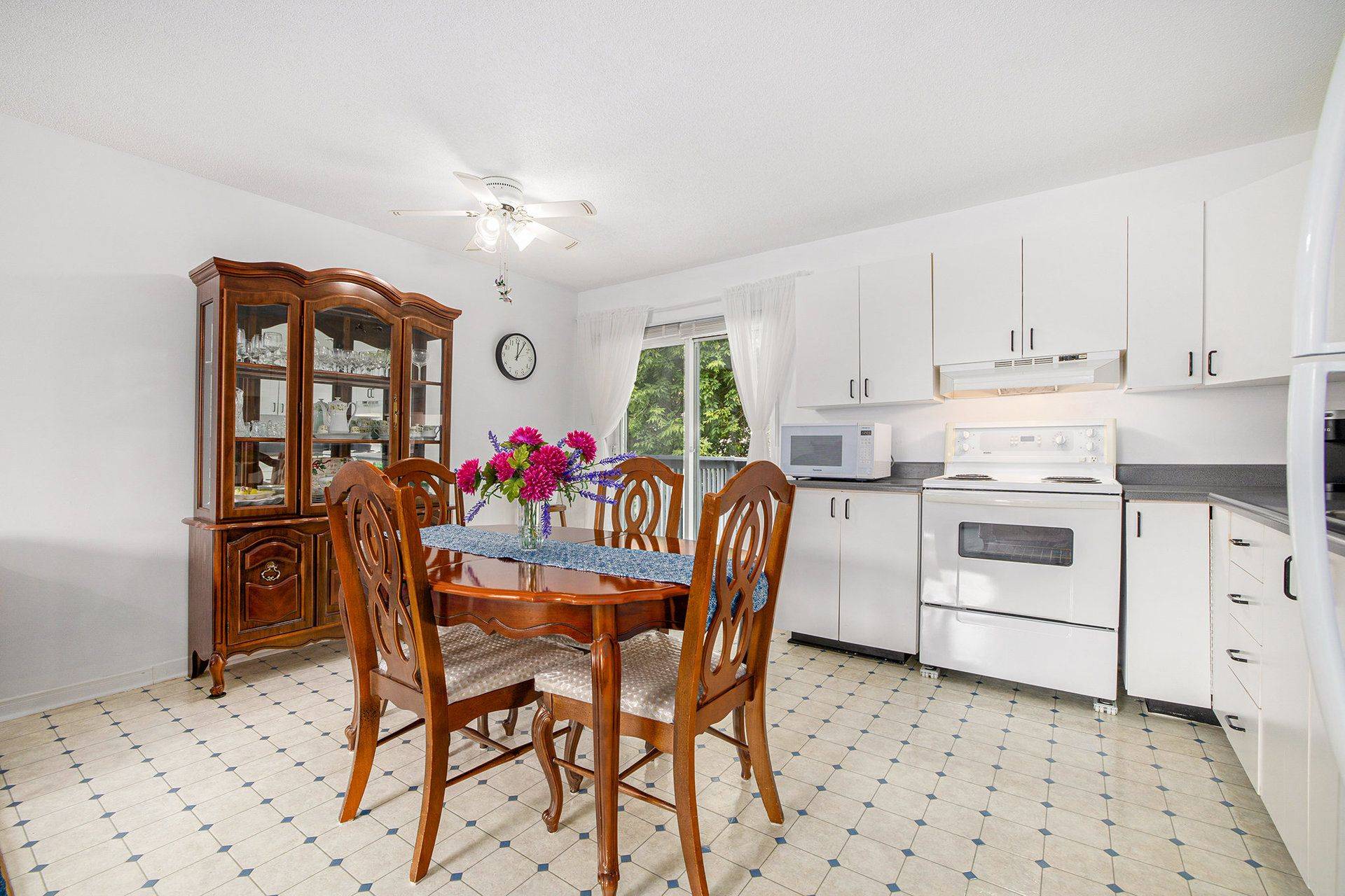 Arnprior, ON K7S 2X3,99 Edward ST S
