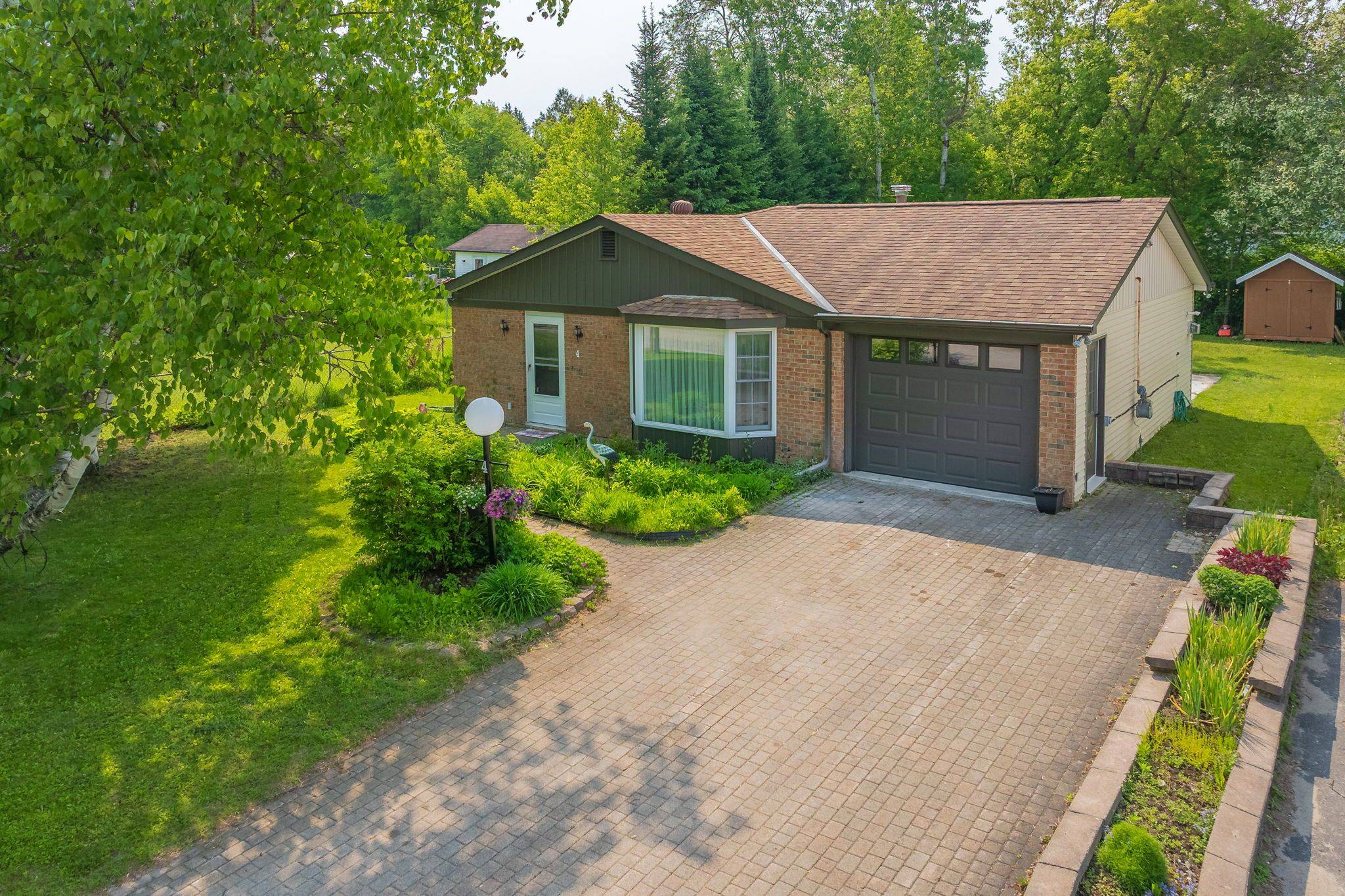 Bracebridge, ON P1L 1C3,4 Maypark DR