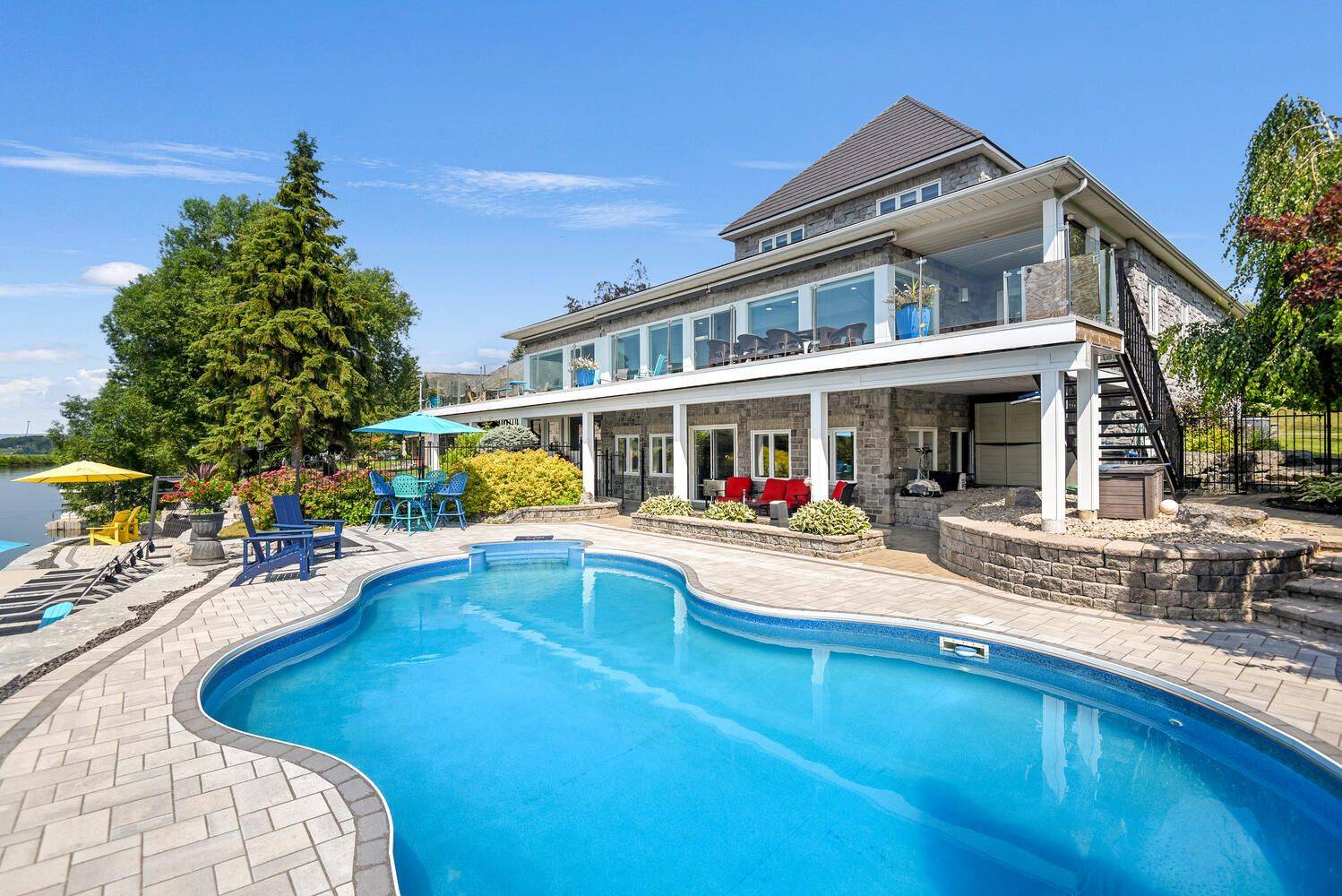 Edwardsburgh/cardinal, ON K0E 1E0,201 Empire Hanna RD E
