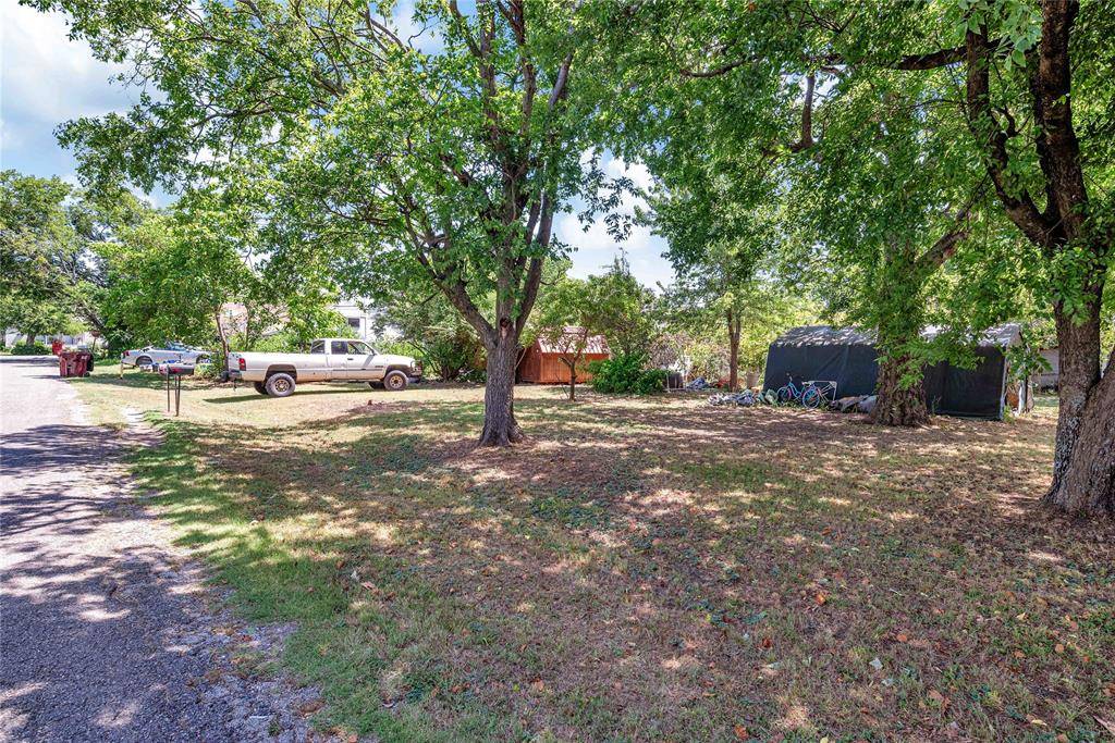 Leonard, TX 75452,601 E Houston Street