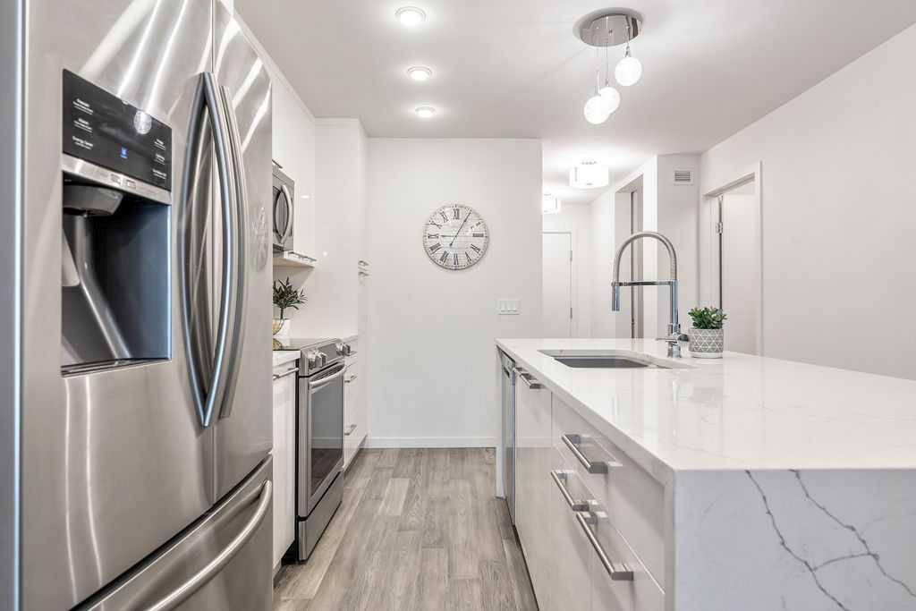 Calgary, AB T2S 3H6,317 22 AVE SW #301