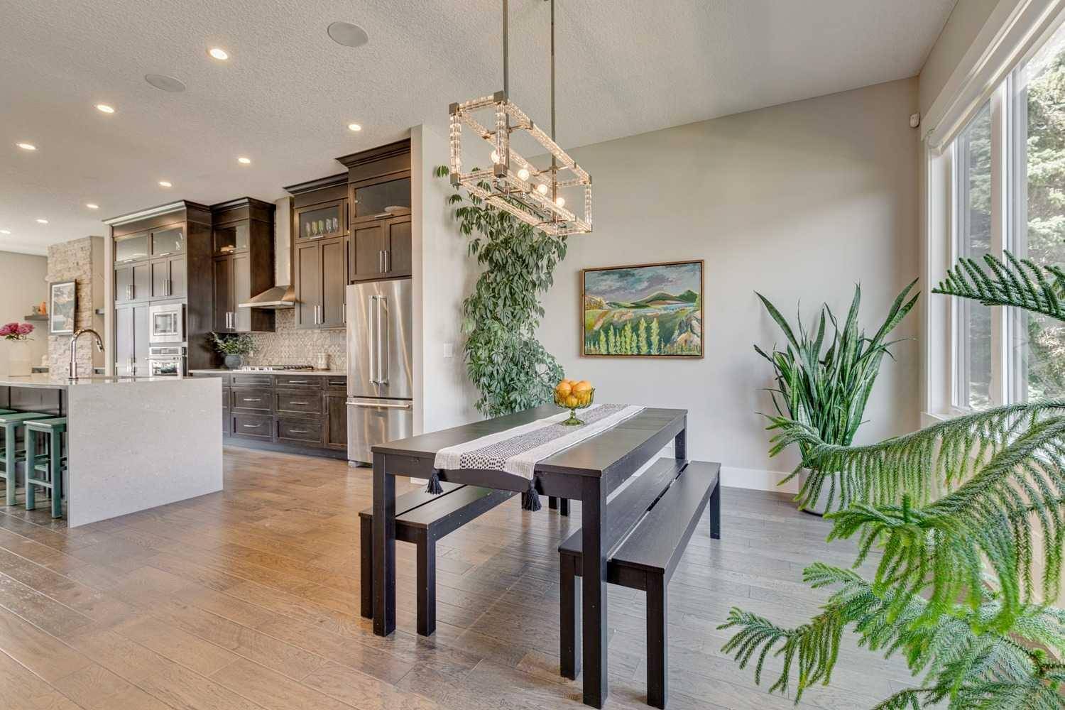Calgary, AB T3C1Y9,923 42 ST SW