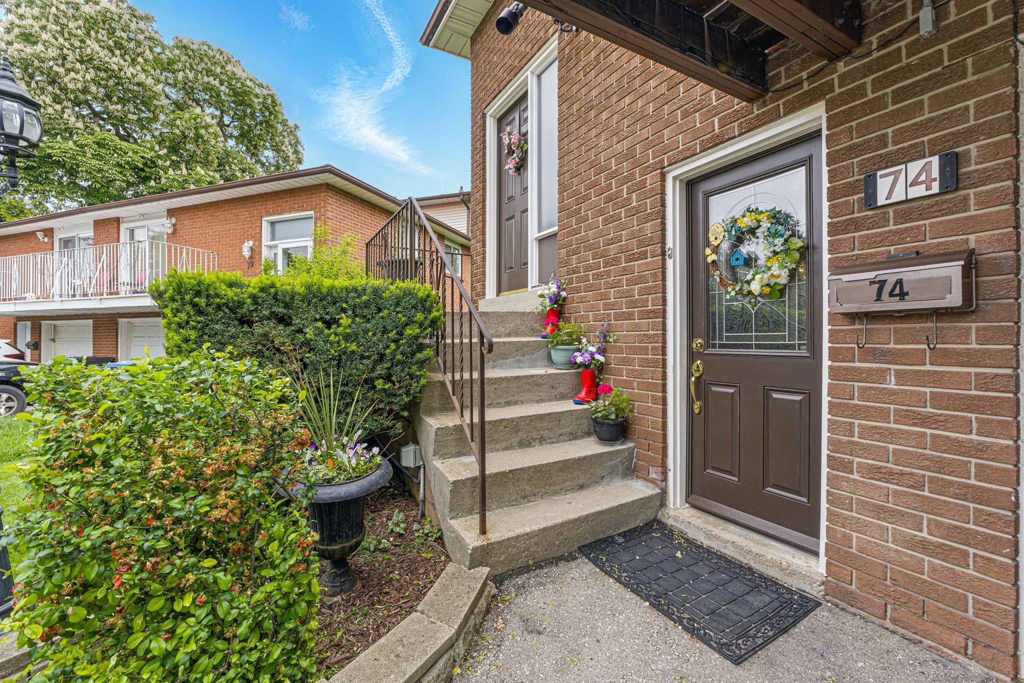 Brampton, ON L6Y 2G8,74 Roseville DR