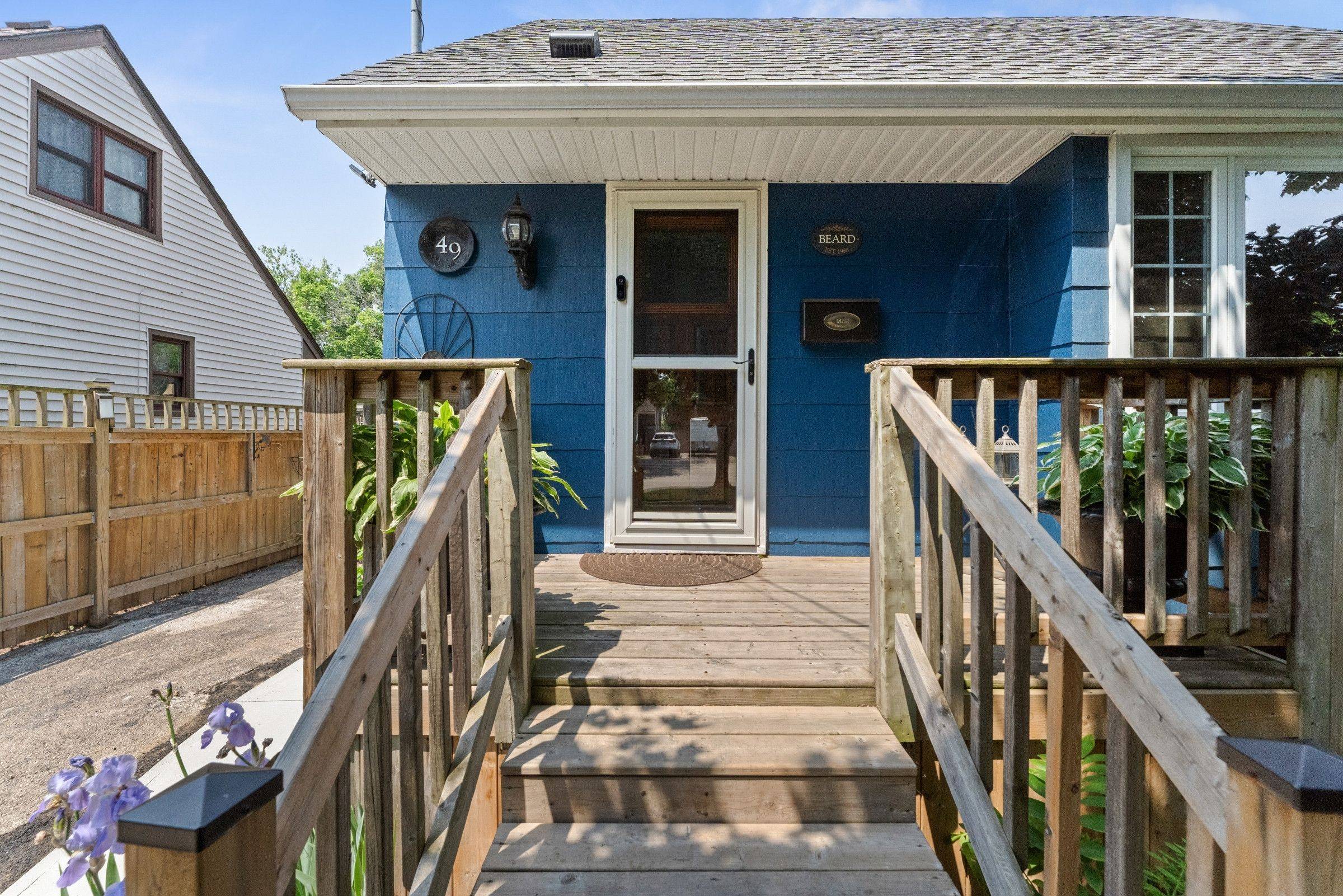 Hamilton, ON L8H 1N8,49 EATON PL