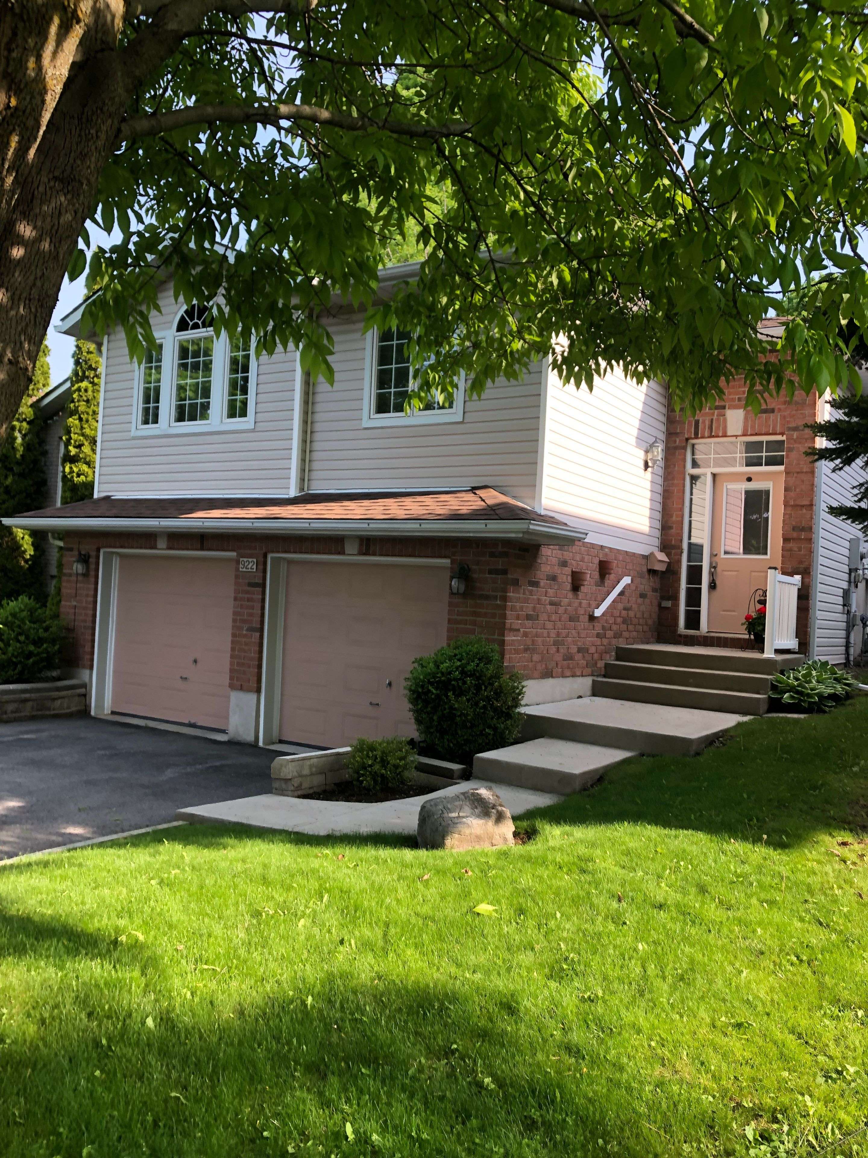 Kingston, ON K7M 9C2,922 Lombardy ST