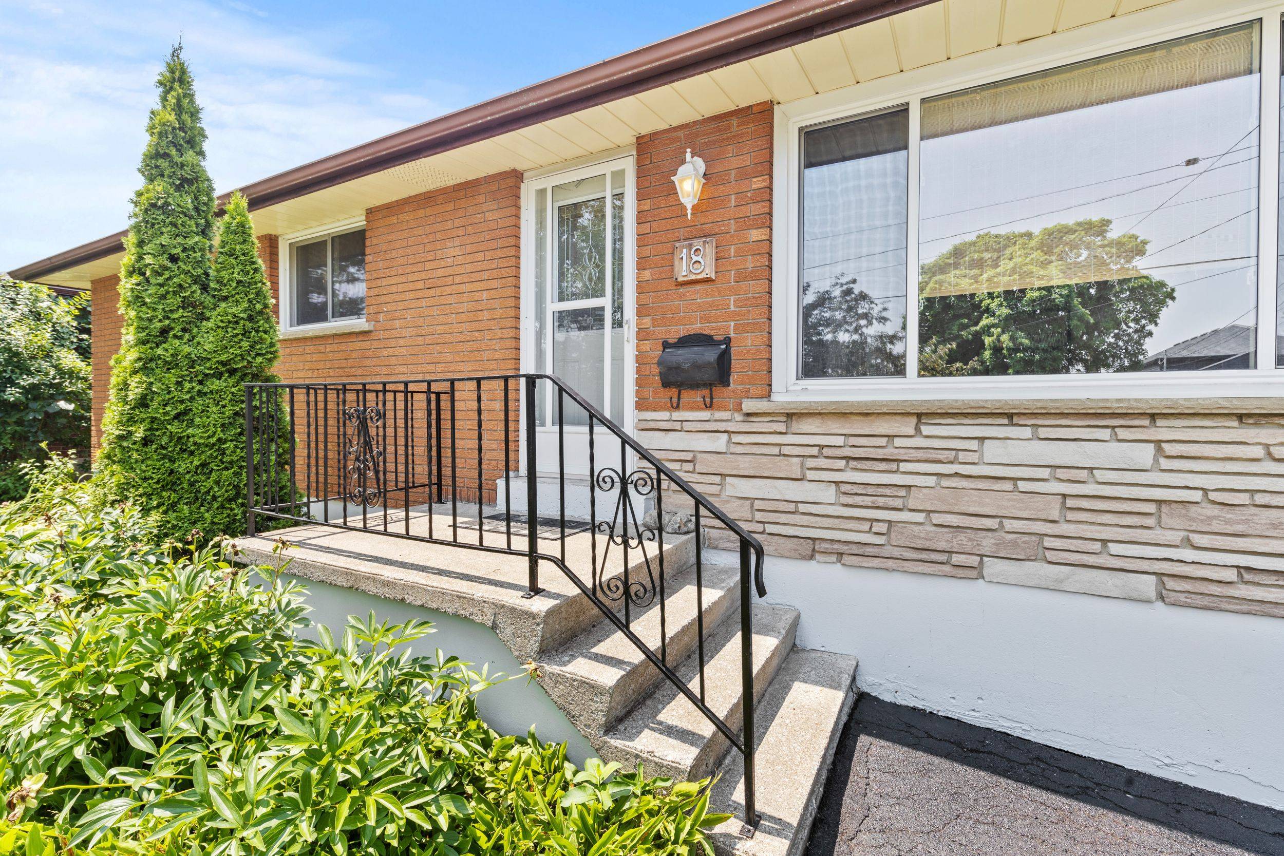 Welland, ON L3B 1C8,18 Charles AVE