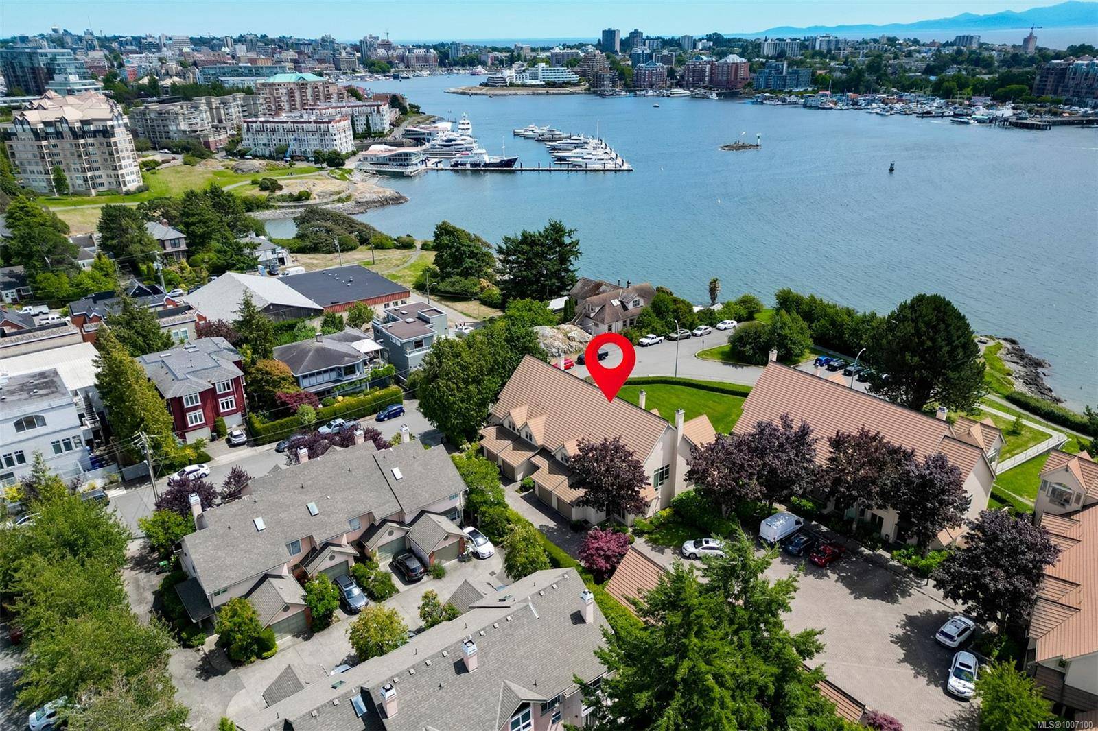 Victoria, BC V9A 3X2,210 Russell St #140