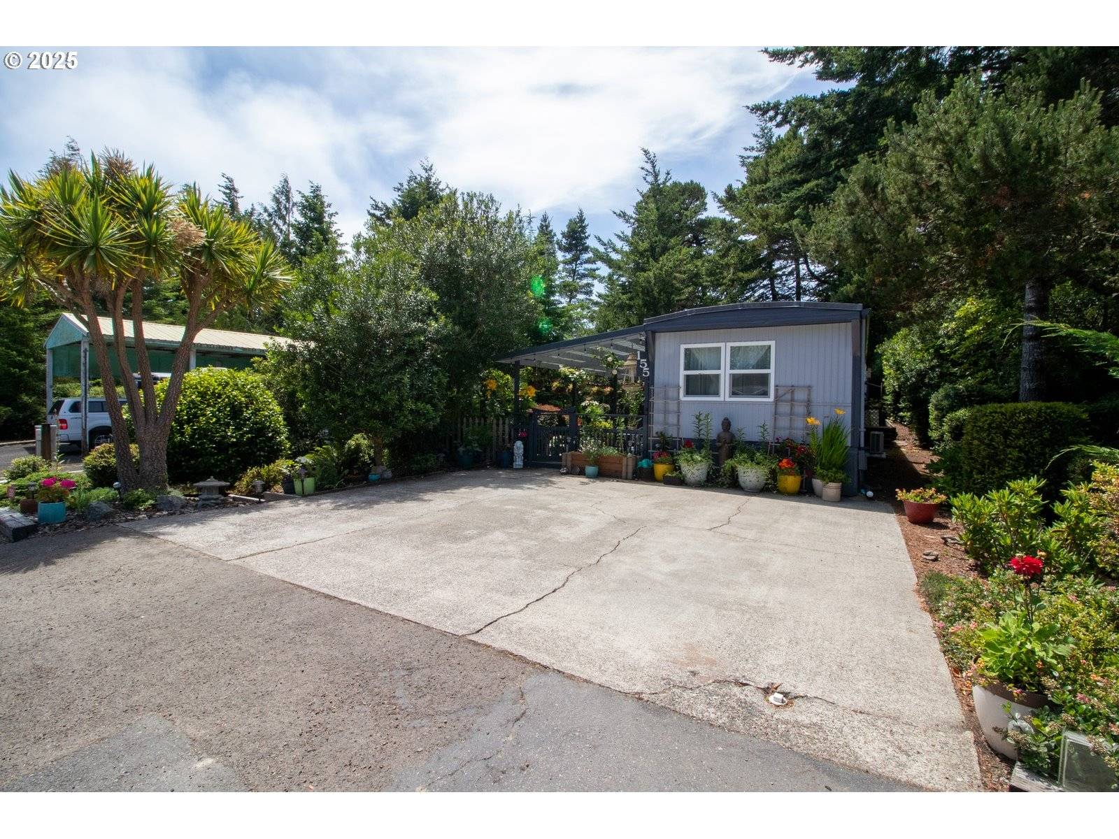 Florence, OR 97439,1600 RHODODENDRON DR #155