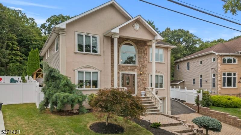Woodland Park, NJ 07424,142 Highview Dr