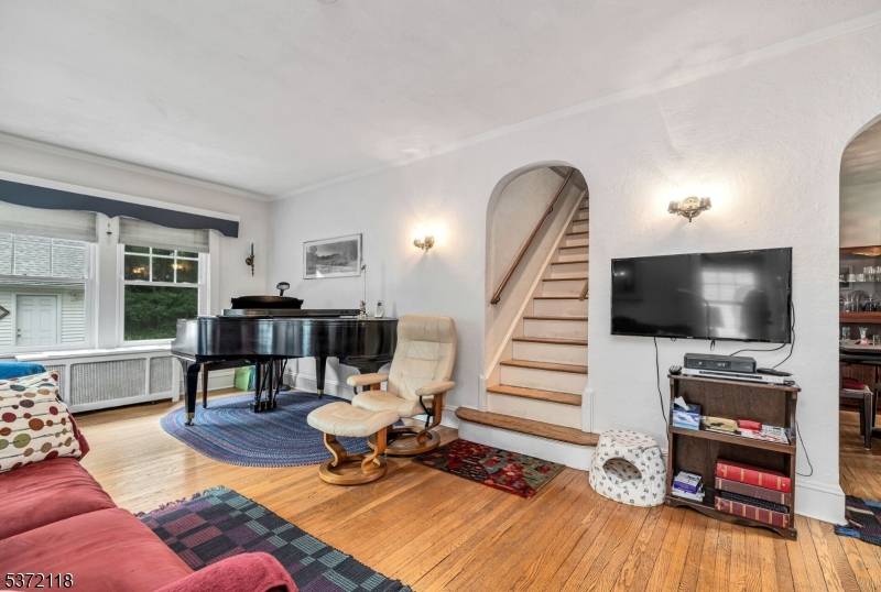 Glen Rock Boro, NJ 07452,21 Henry St