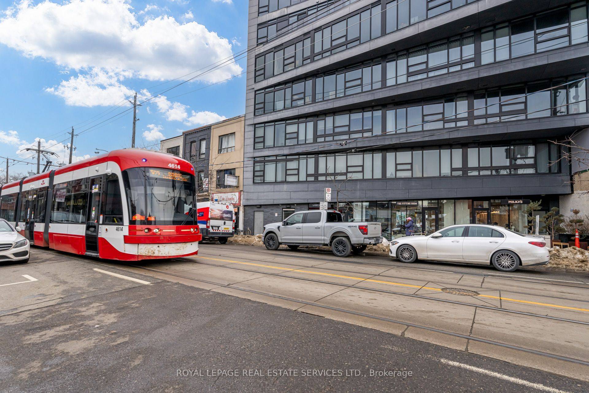 Toronto C01, ON M6J 0E8,1239 Dundas ST W #404