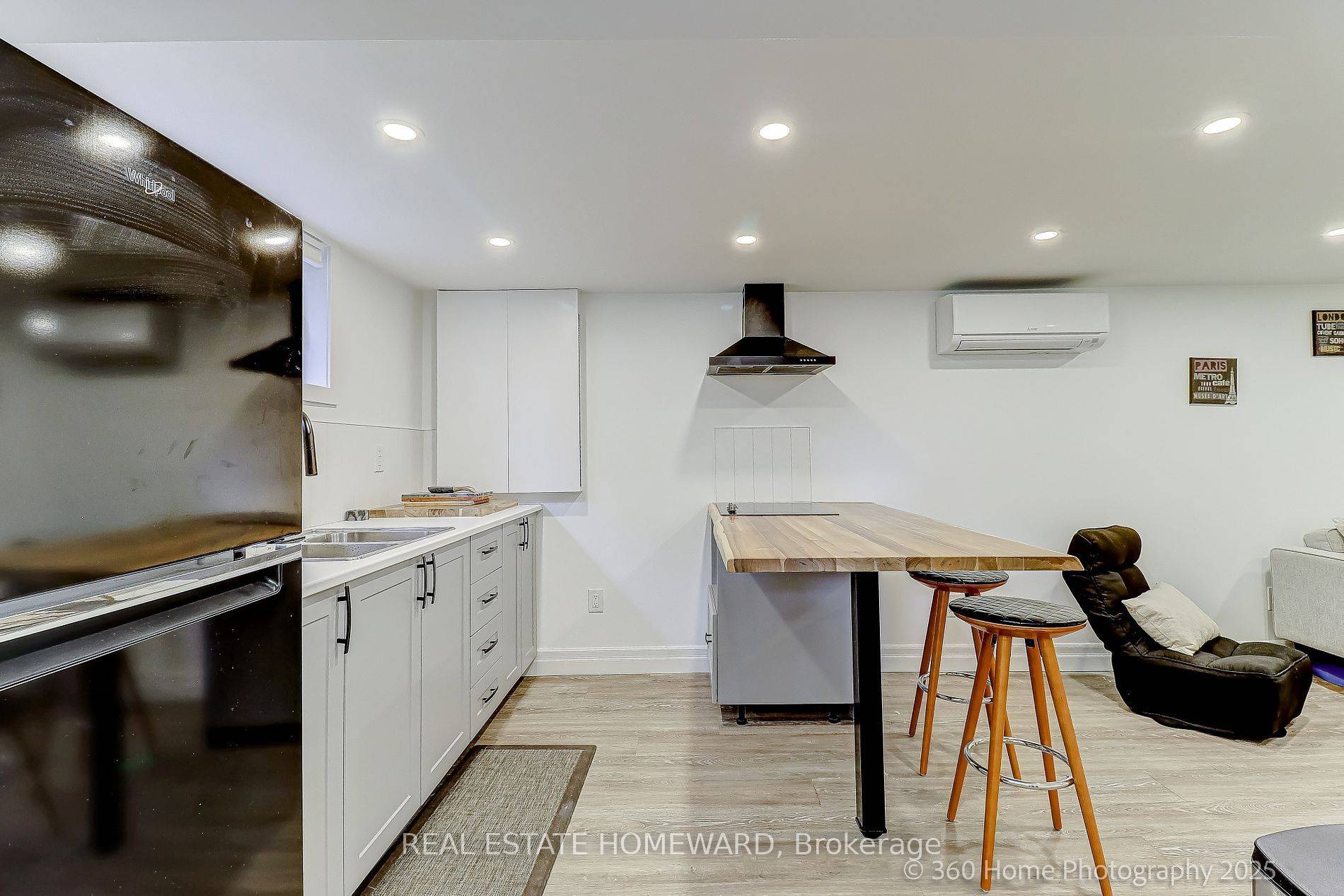 Toronto E06, ON M1N 3P8,21 Phillip AVE #Lower