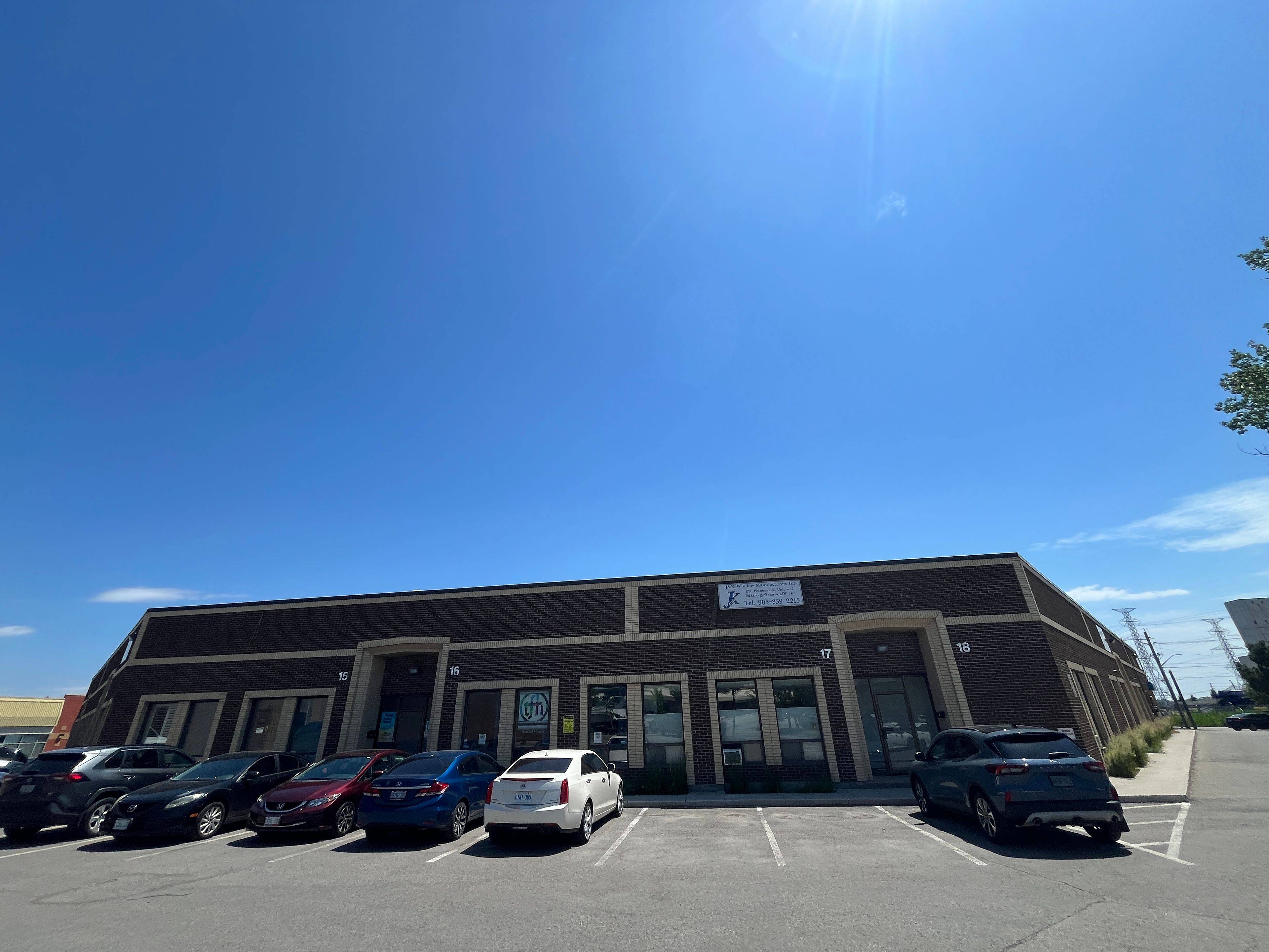 Pickering, ON L1W 3L7,1750 Plummer ST #16