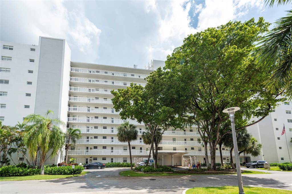 Fort Lauderdale, FL 33304,2555 NE 11th St #302