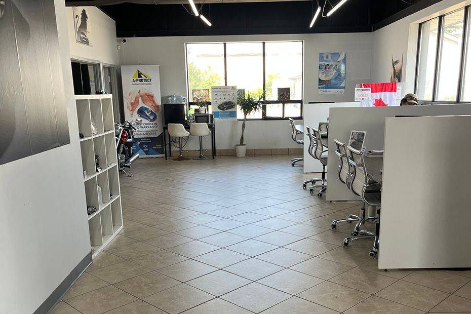 Barrie, ON L4N 4C7,306 Yonge ST