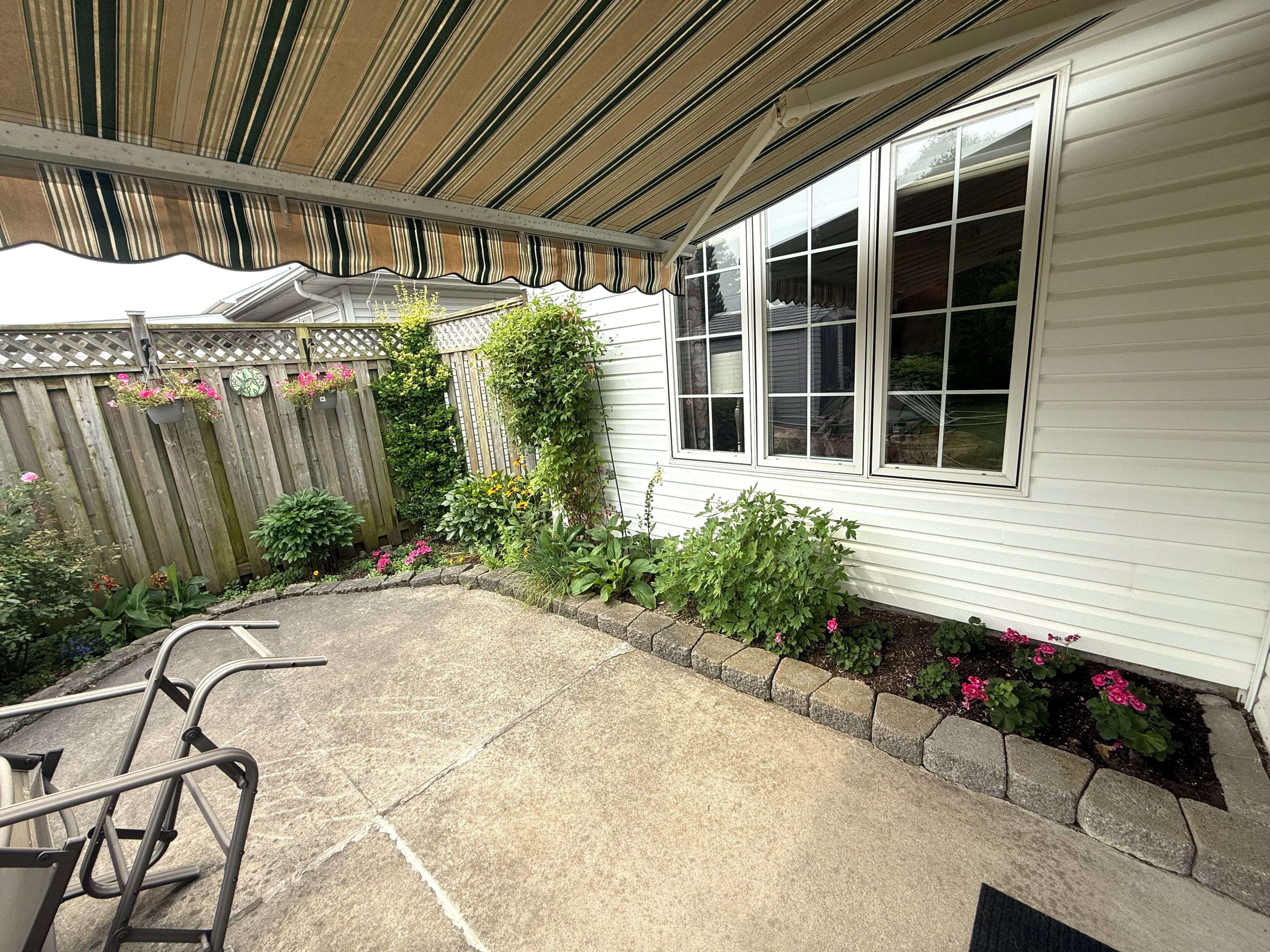 Brockville, ON K6V 6Y2,1299 Cuthbertson AVE