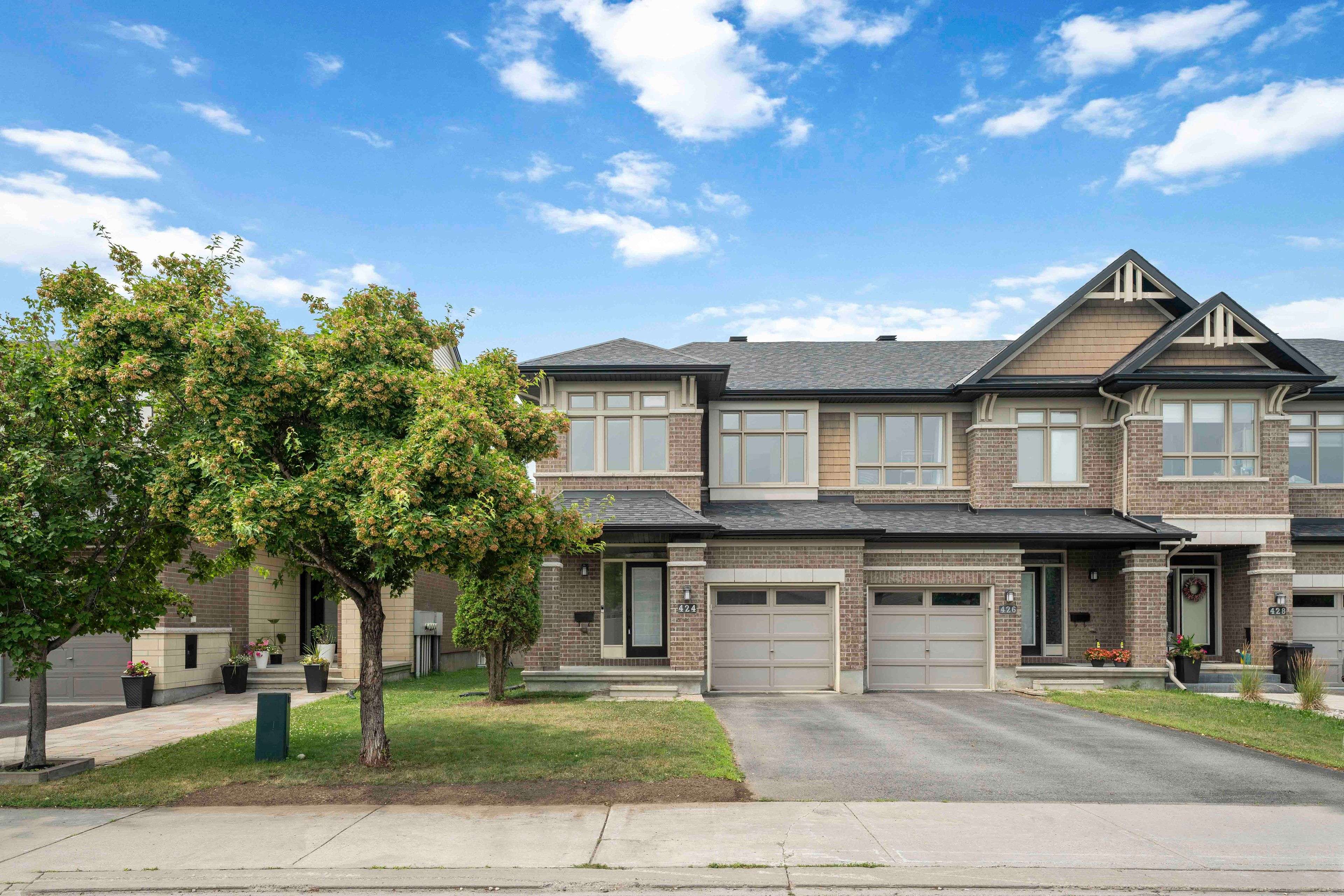 Blossom Park - Airport And Area, ON K1V 2M9,424 Cooks Mill CRES