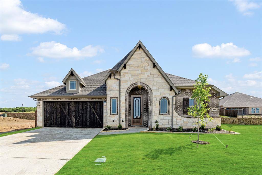 Burleson, TX 76028,304 Alina Street