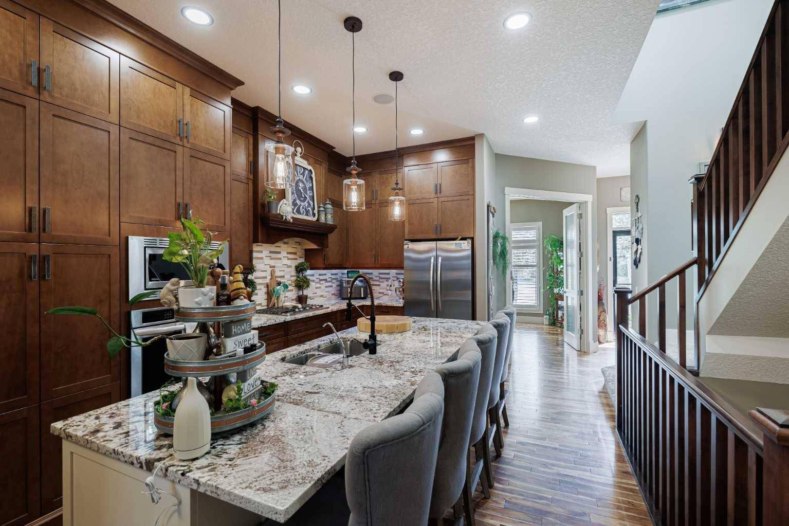 Calgary, AB T3E 2B3,3017 26 ST SW