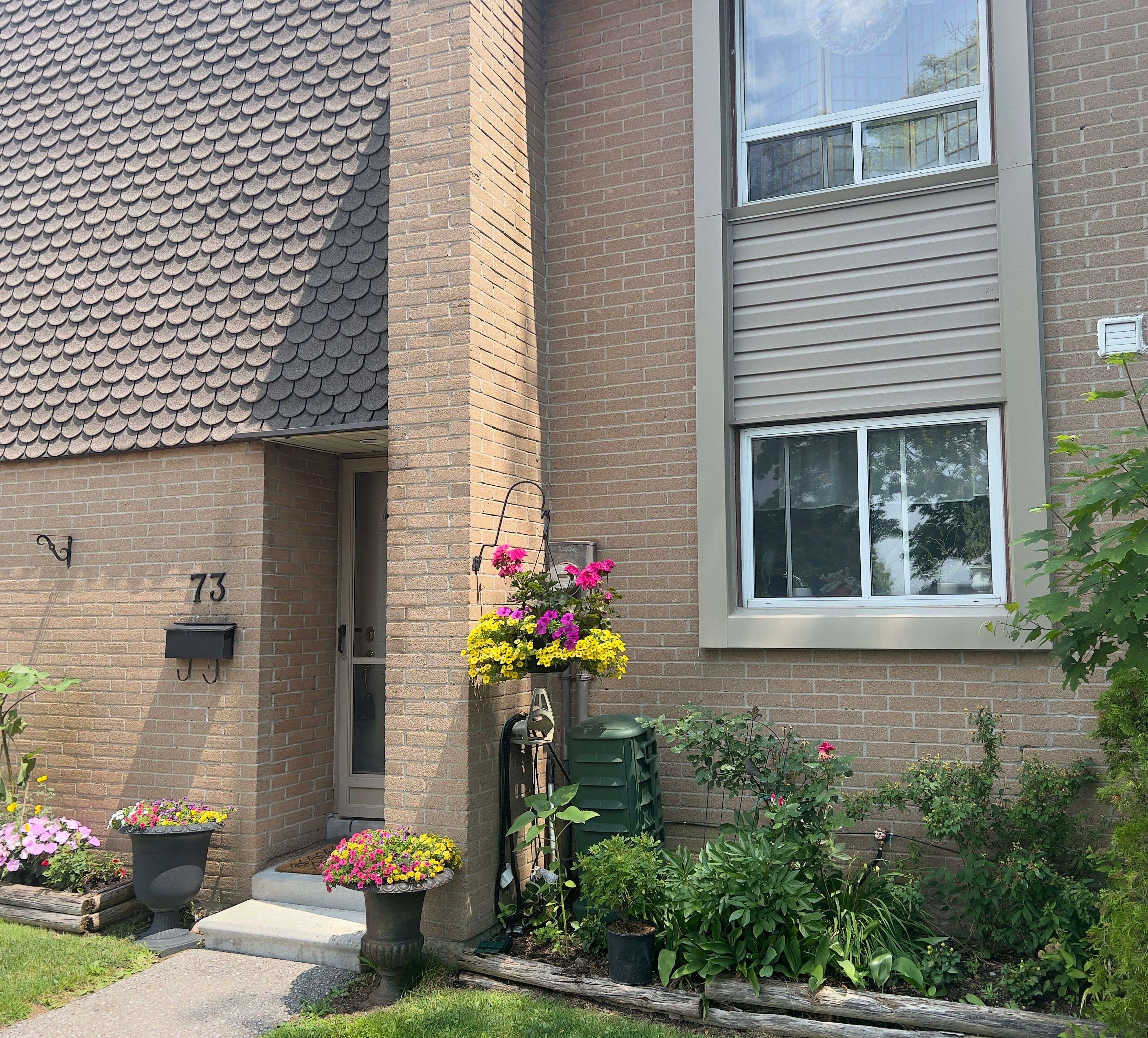Pickering, ON L1W 1J3,1235 Radom ST #73