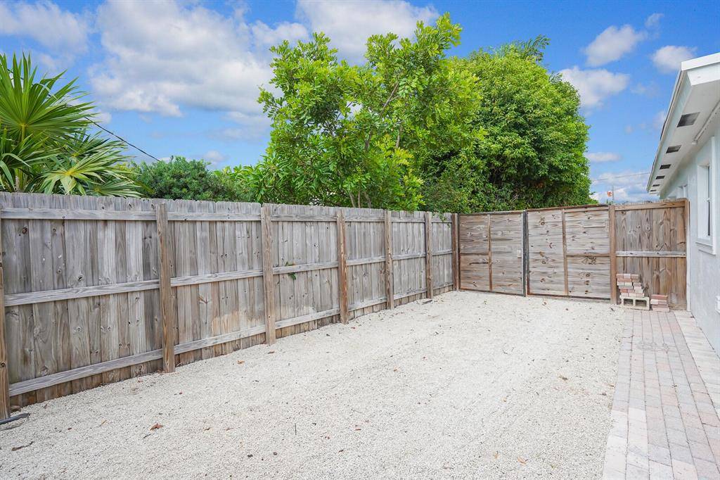 Boca Raton, FL 33431,498 NE 5th Cir