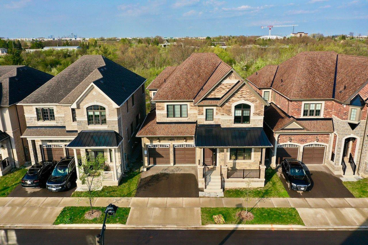 Oakville, ON L6H 3W8,1428 Ford Strathy CRES