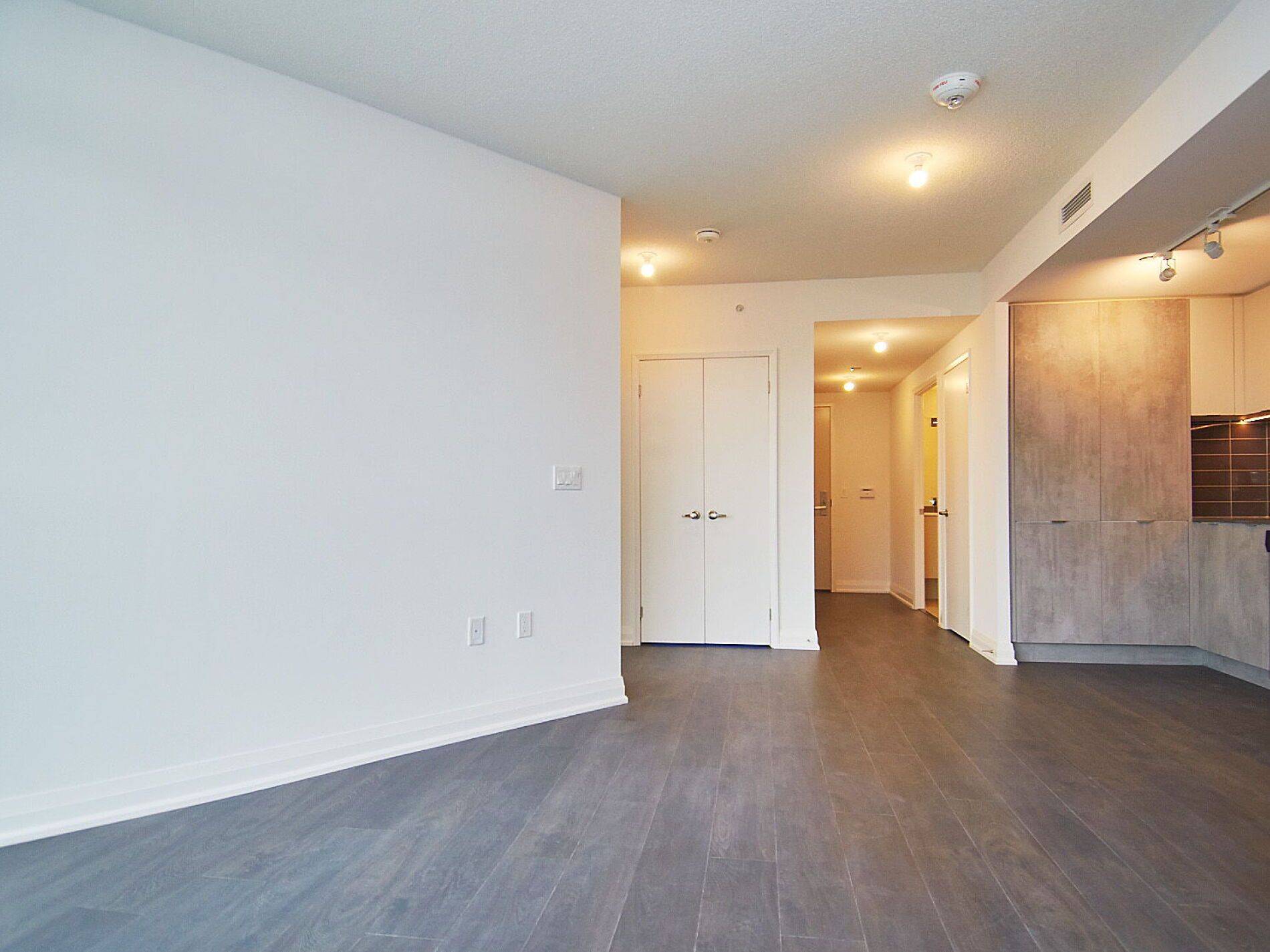 Toronto W08, ON M9B 0E4,30 gibbs RD #2207