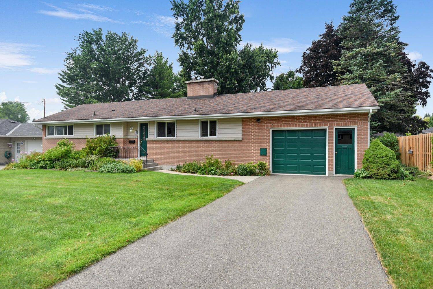 Brockville, ON K6V 1M7,7 Geneva CT
