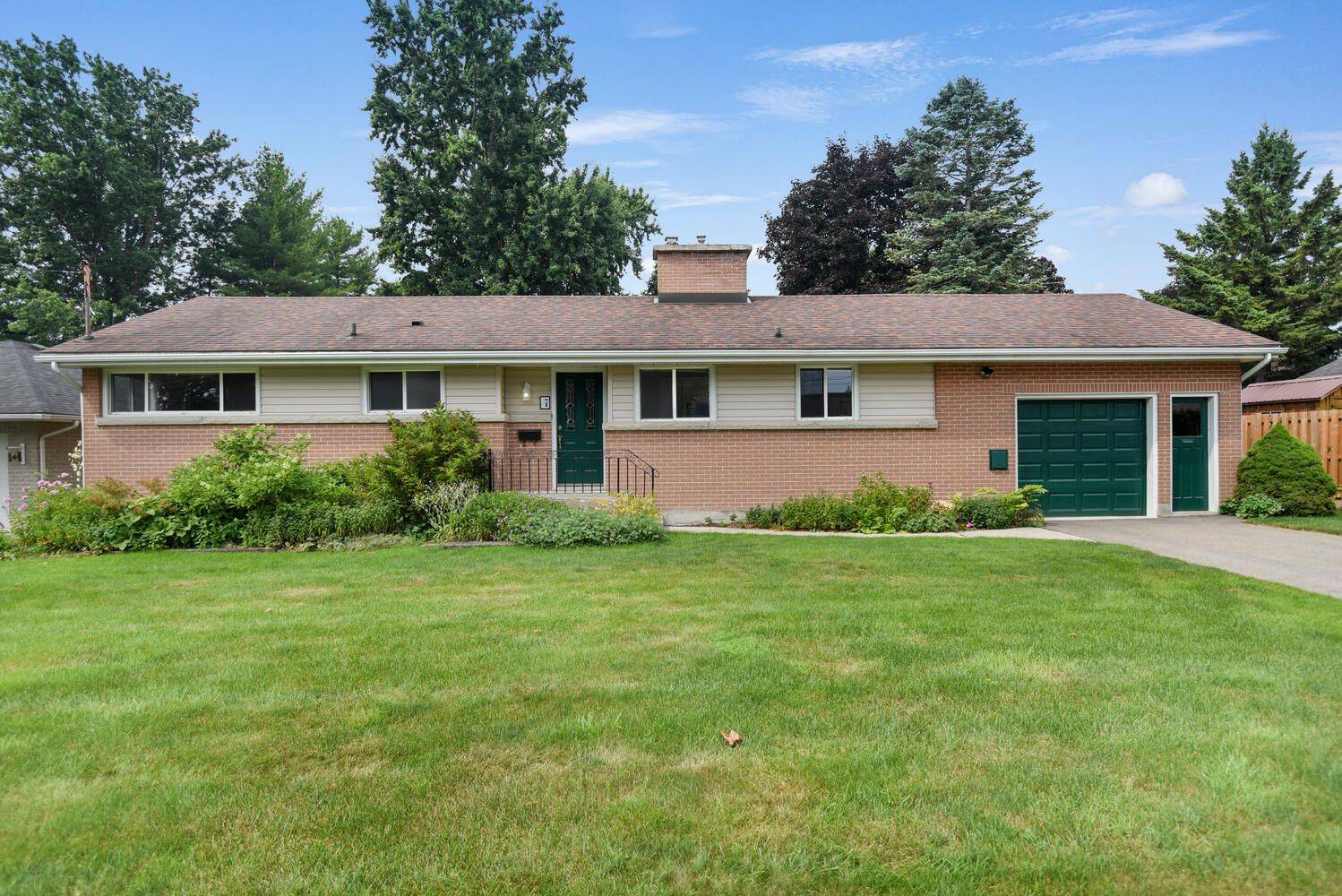 Brockville, ON K6V 1M7,7 Geneva CT