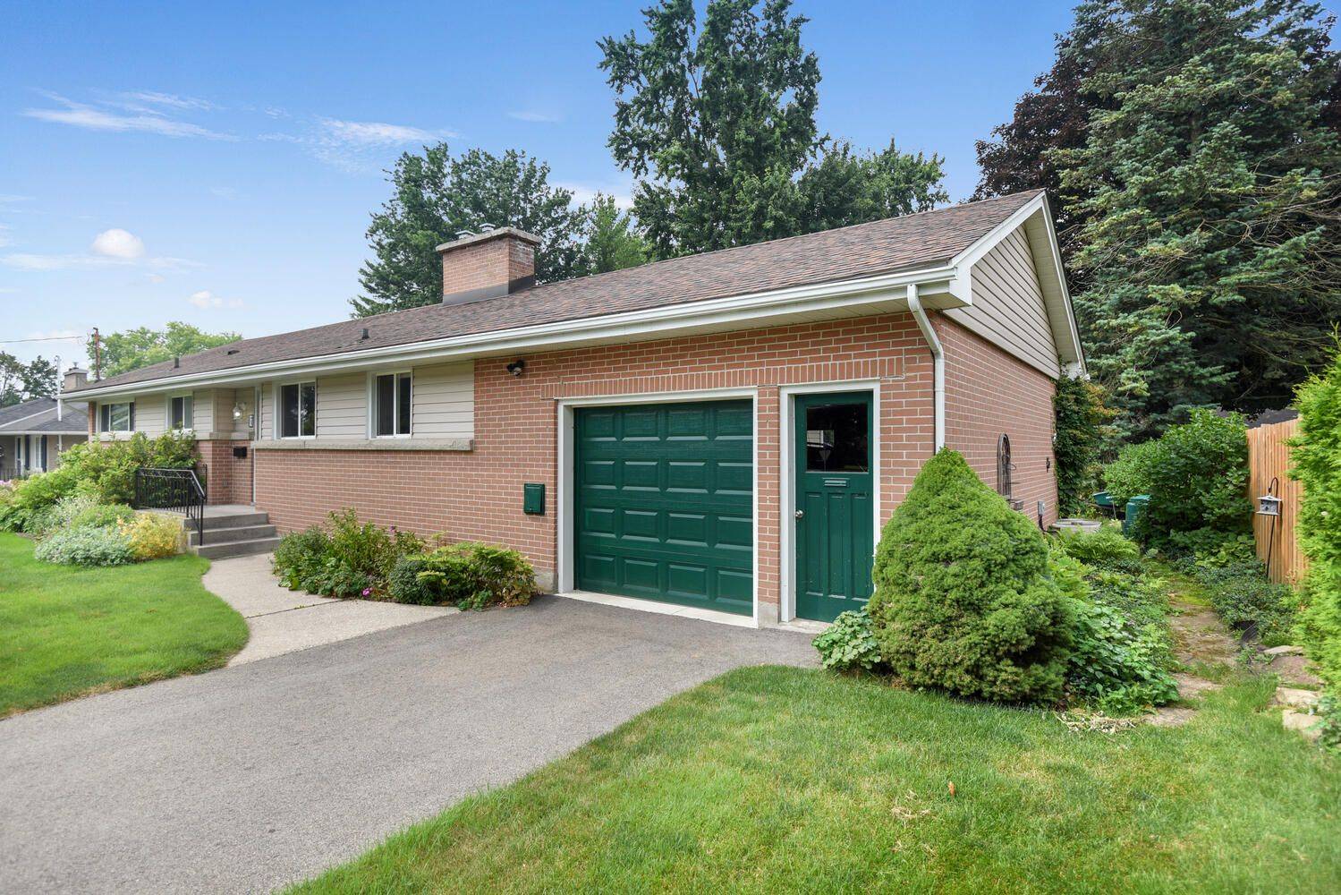 Brockville, ON K6V 1M7,7 Geneva CT