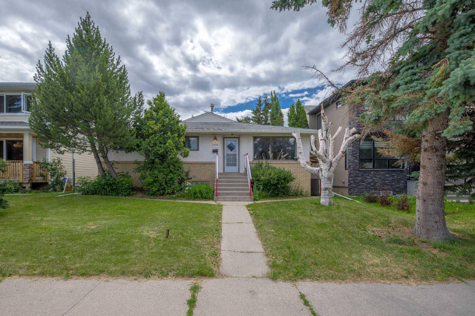 Calgary, AB T2T 2H6,2039 37 AVE SW