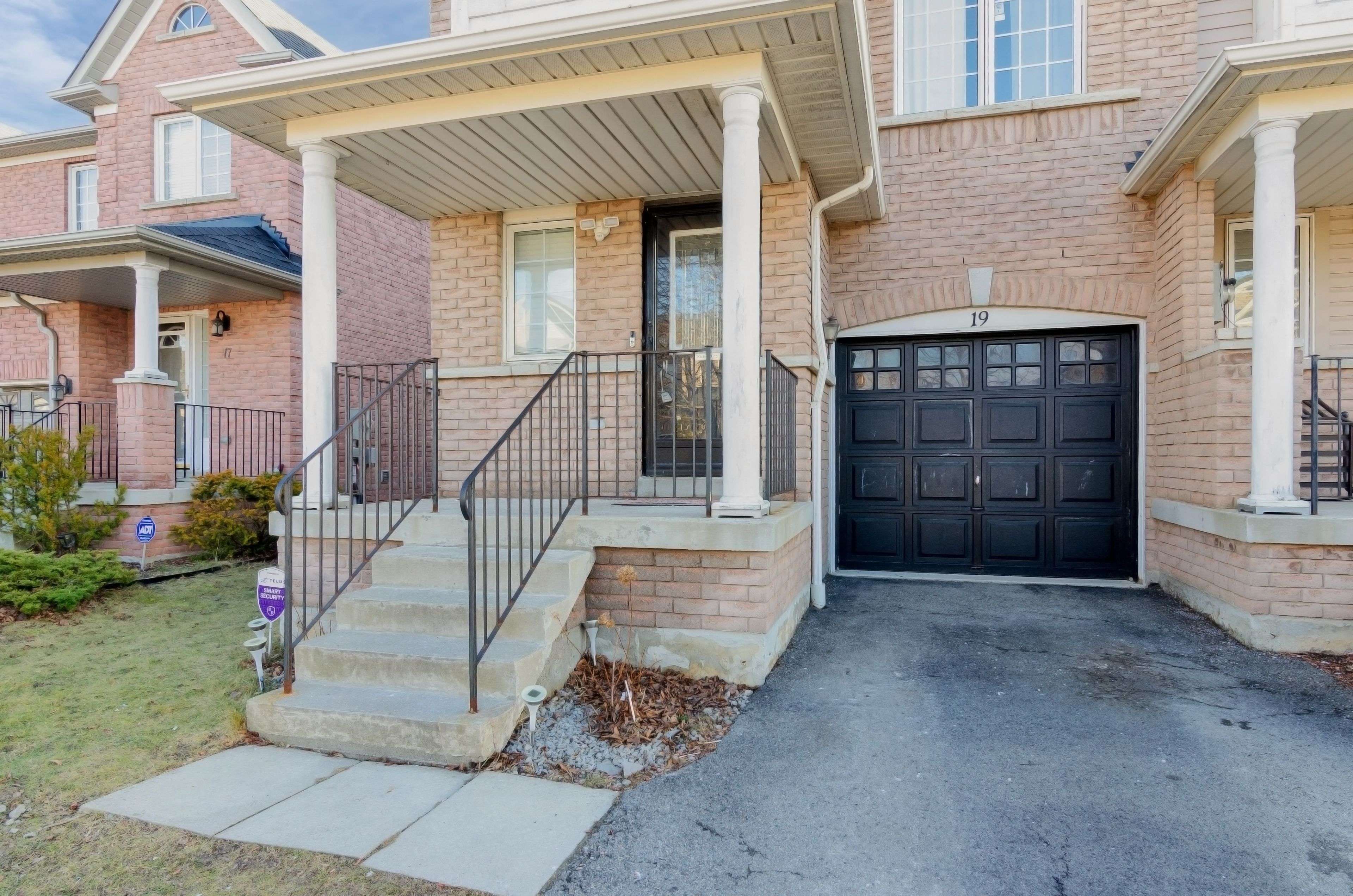 Whitby, ON L1R 3P1,19 Odessa CRES