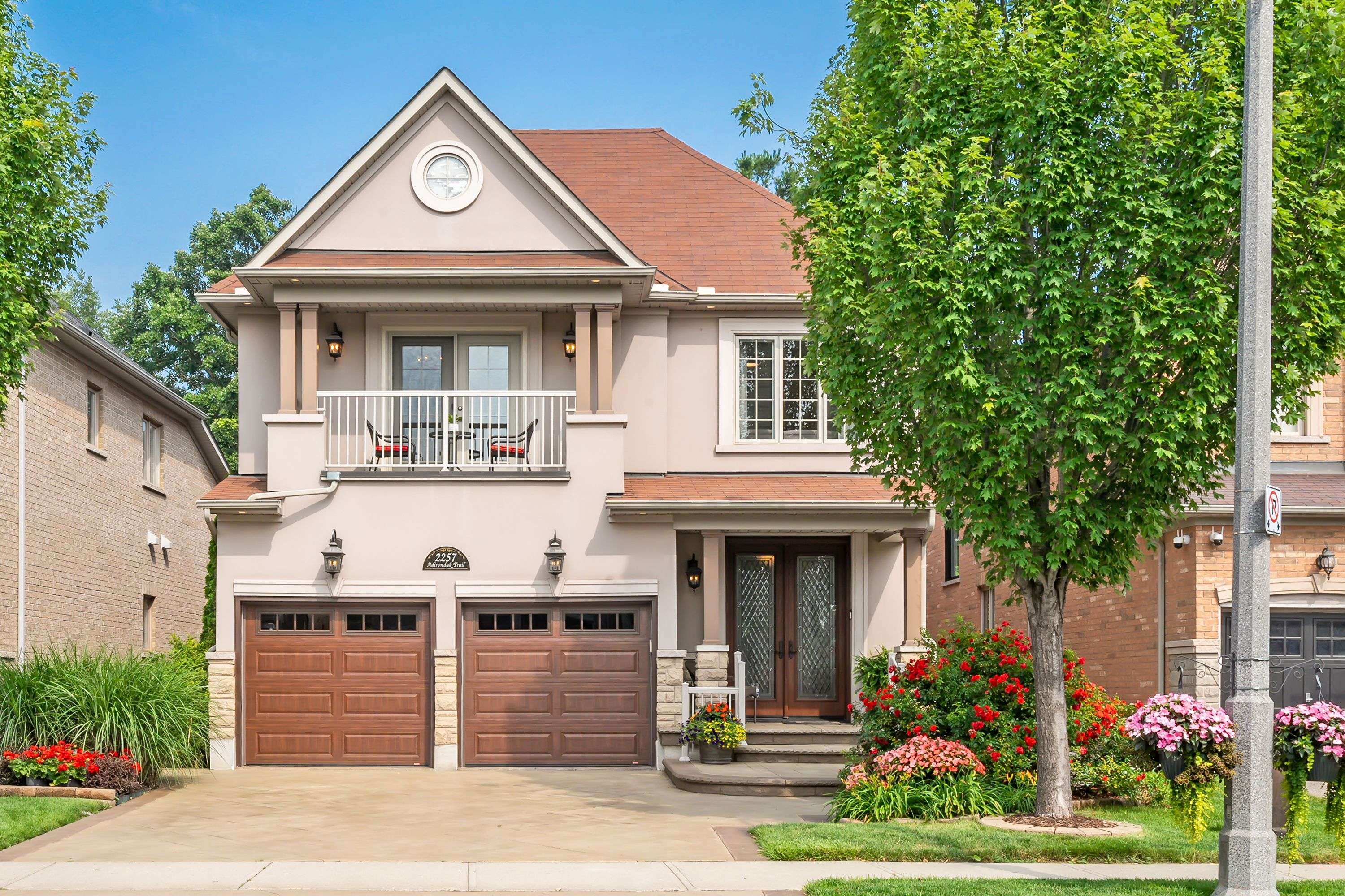 Oakville, ON L6M 4W4,2257 Adirondak TRL