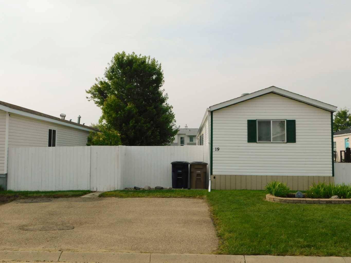 Brooks, AB T1R 1E9,19 Meadow Lake Gate