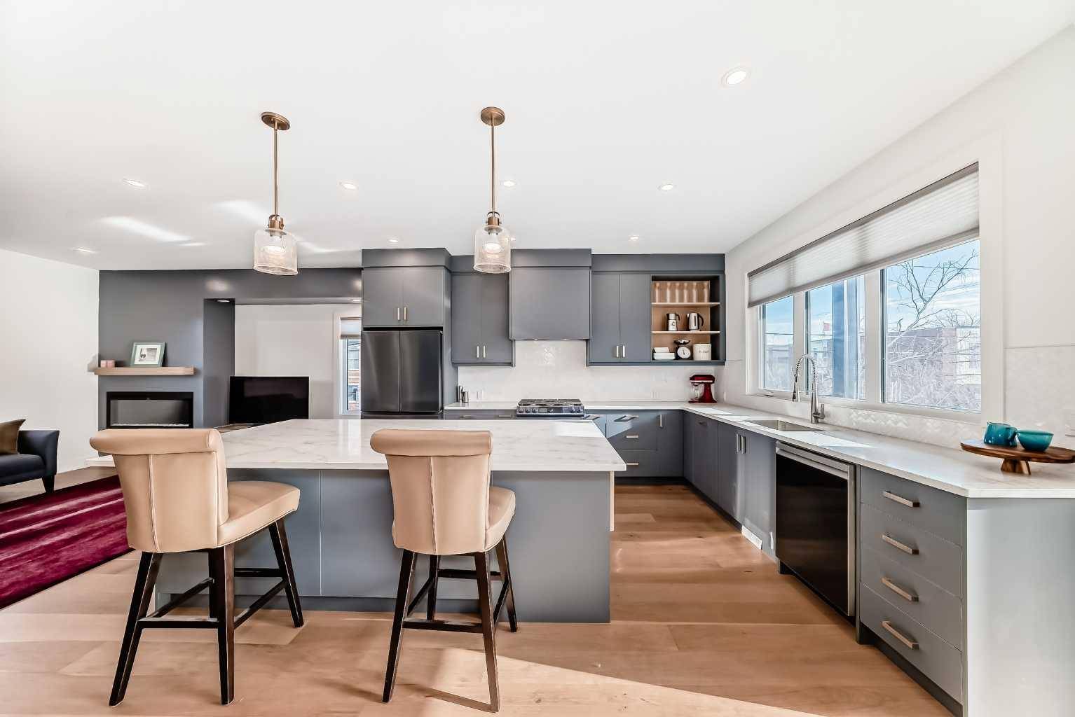 Calgary, AB T2N4J7,307 18 ST NW