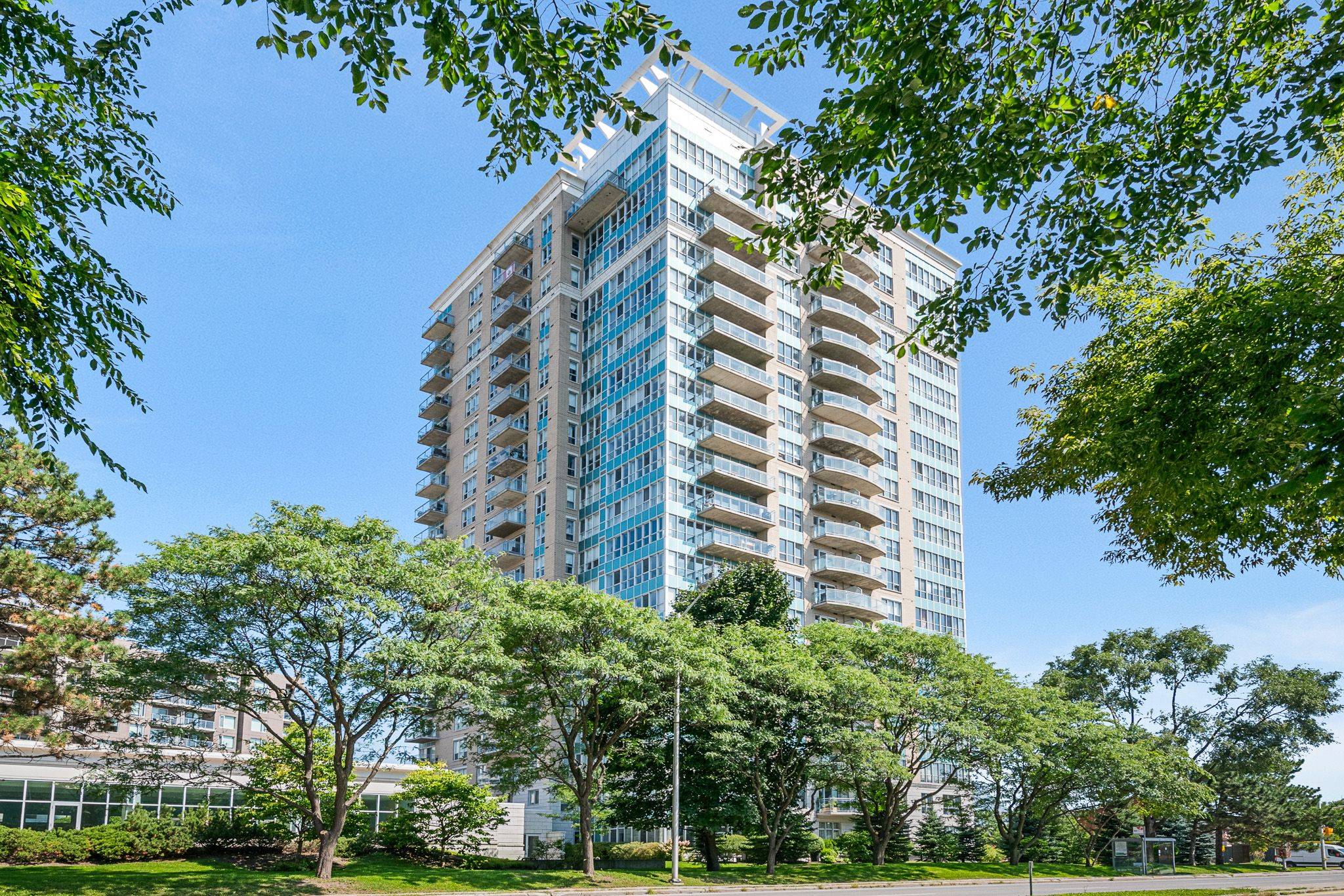 Vanier And Kingsview Park, ON K1L 0A9,90 Landry ST #2001