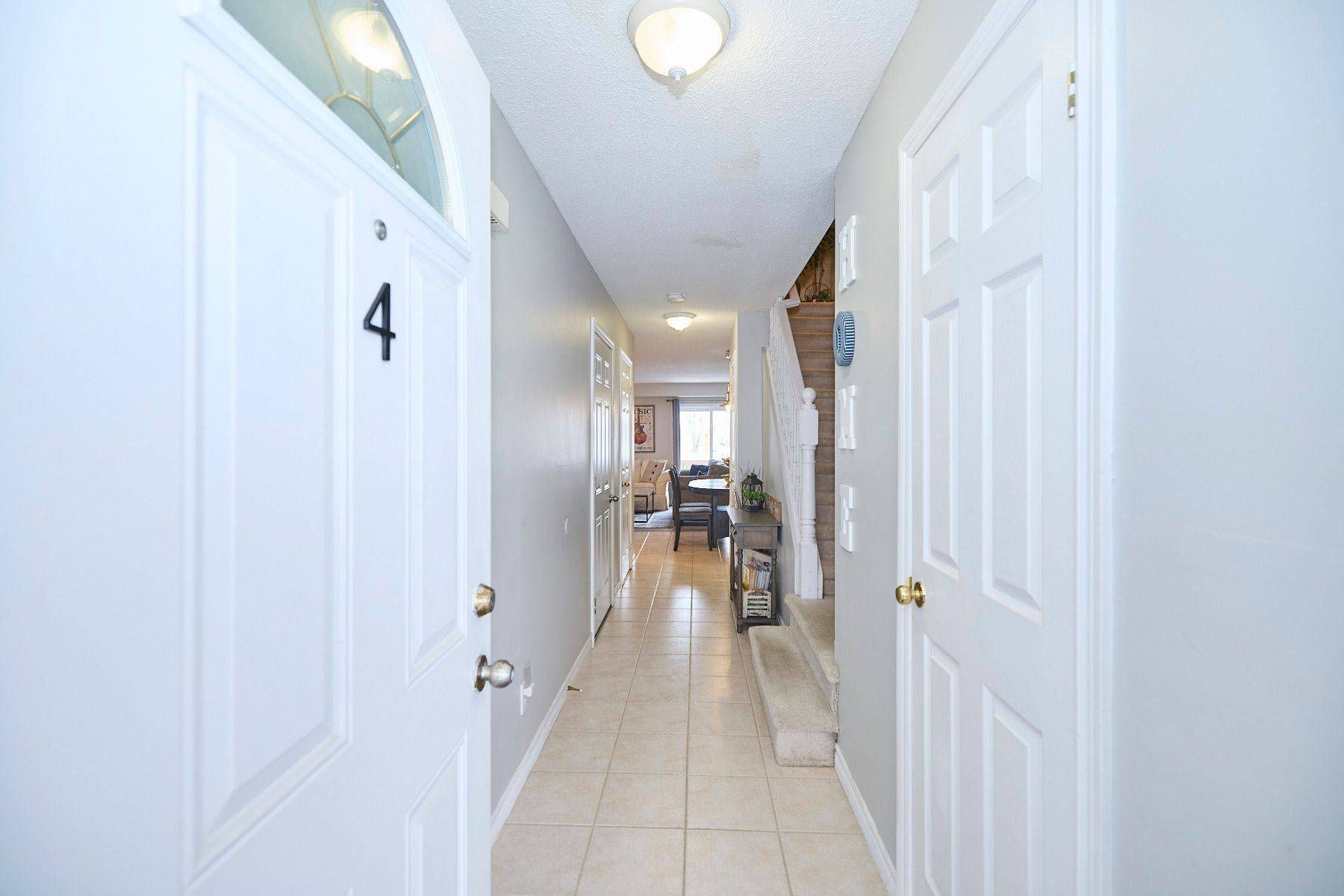 Niagara Falls, ON L2E 0A1,6263 Valley WAY #4
