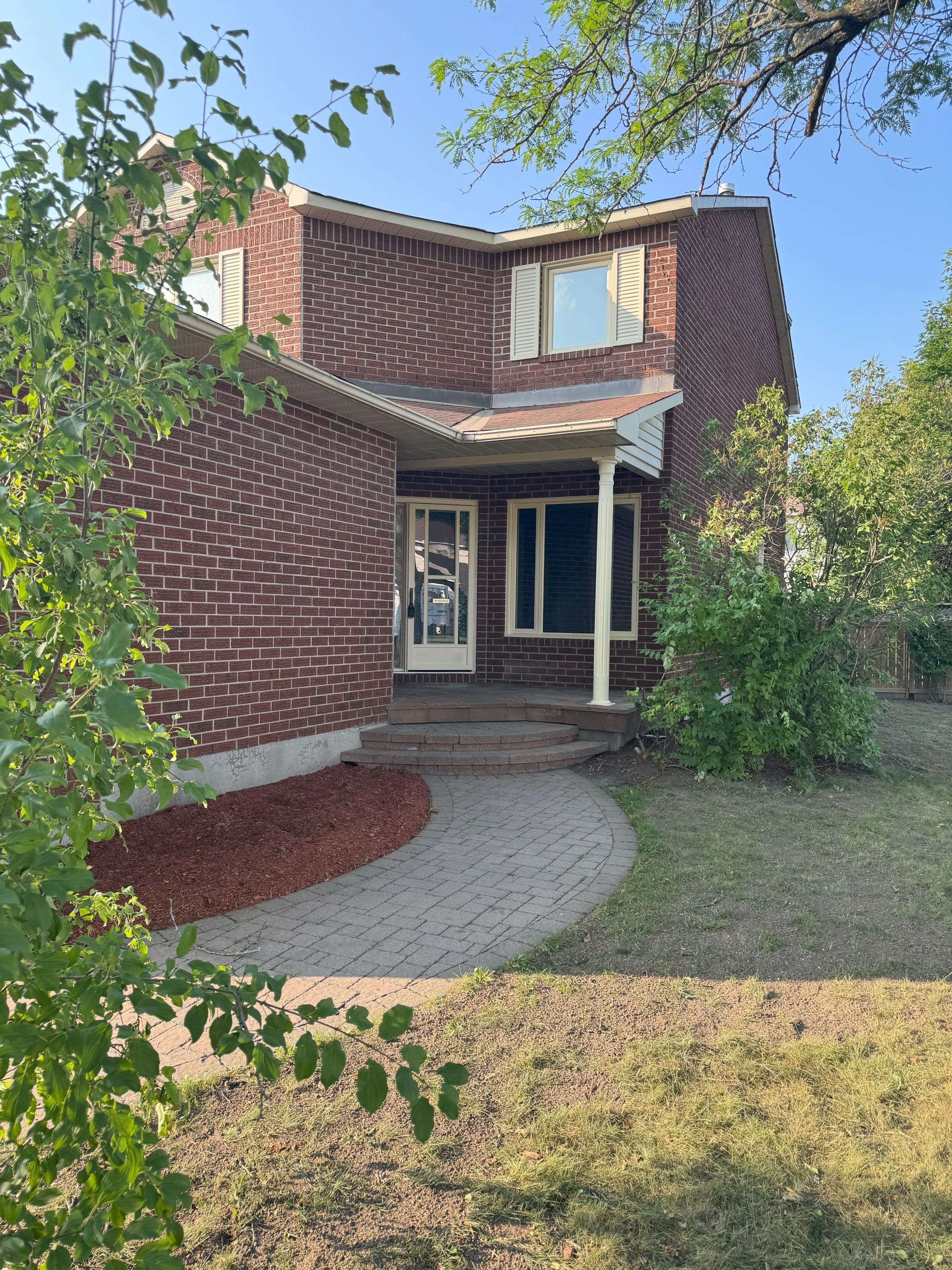 Kanata, ON K2M 1M3,2 CHICKASAW CRES