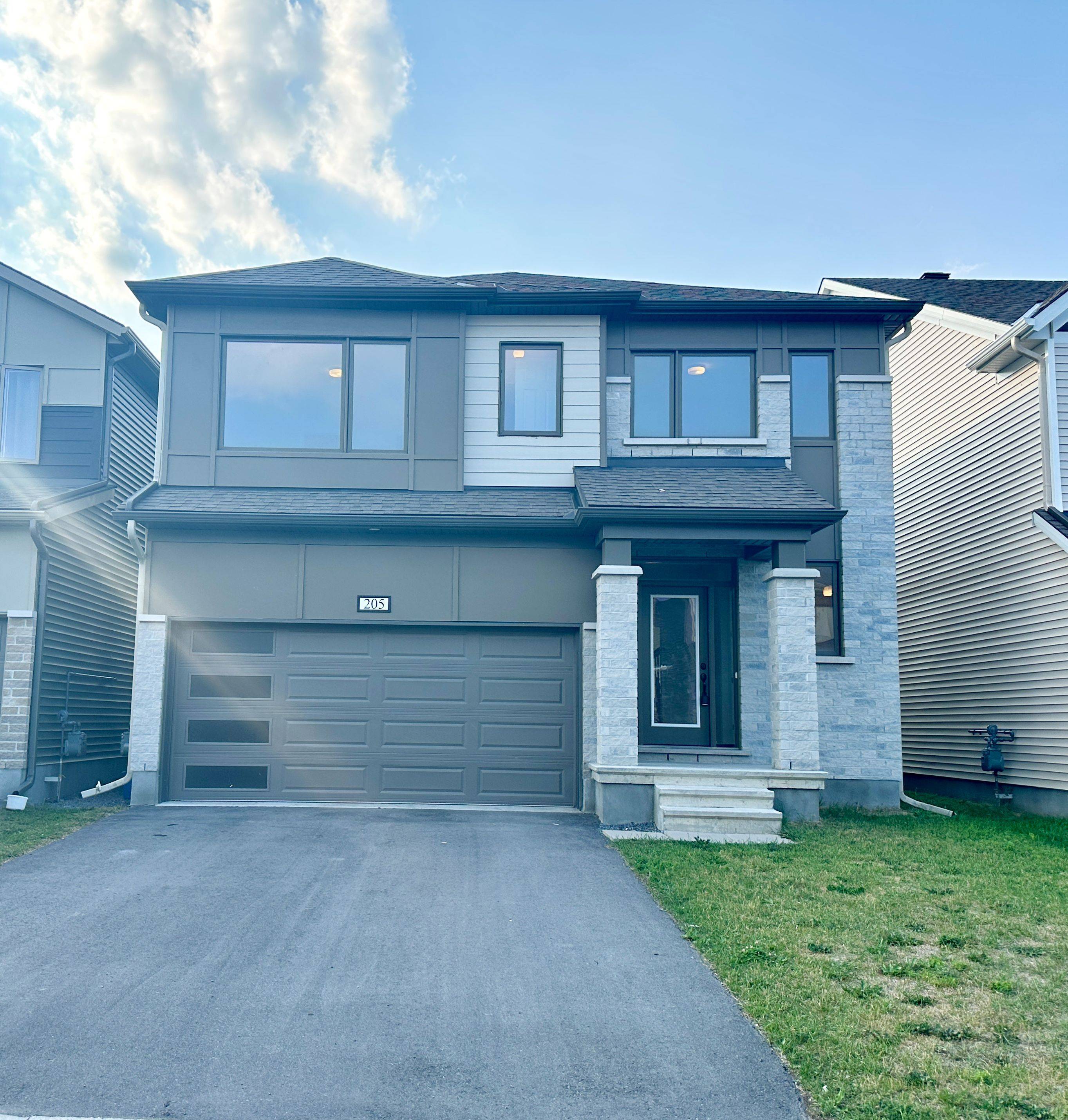 Stittsville - Munster - Richmond, ON K0A 2Z0,205 Yearling CIR
