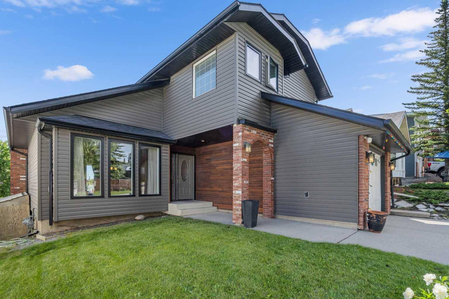 Calgary, AB T3A 2Z1,236 Edgeland RD Northwest