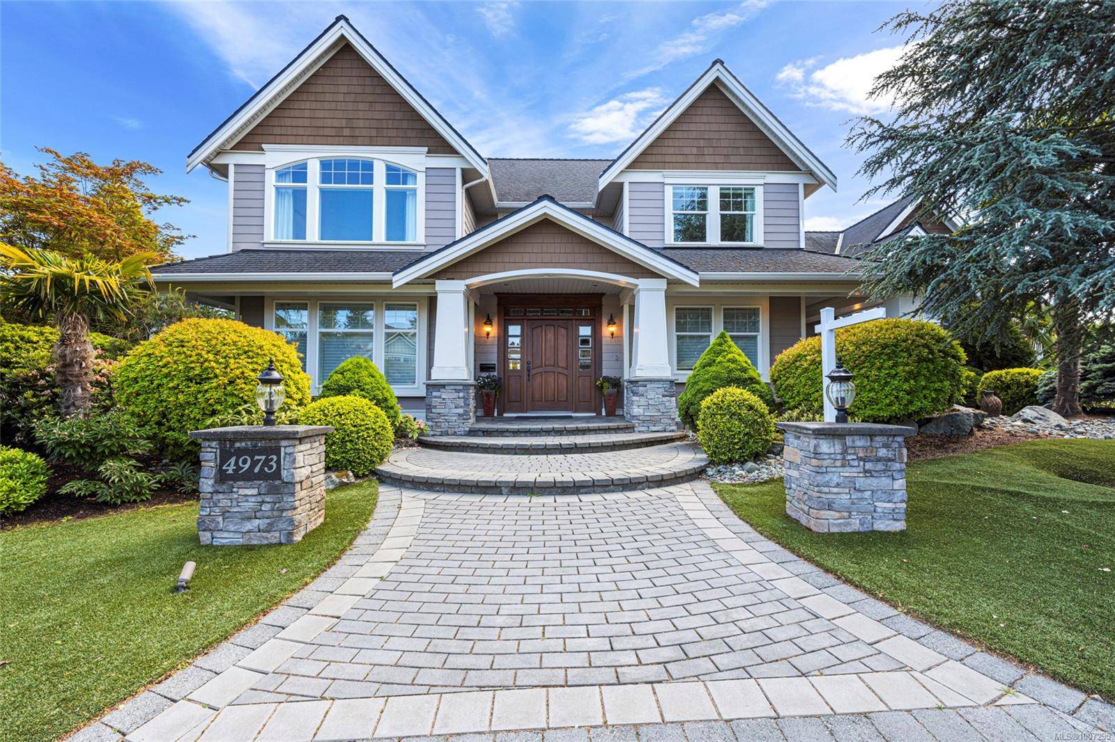 Saanich, BC V8Y 3G9,4973 La Quinta Pl