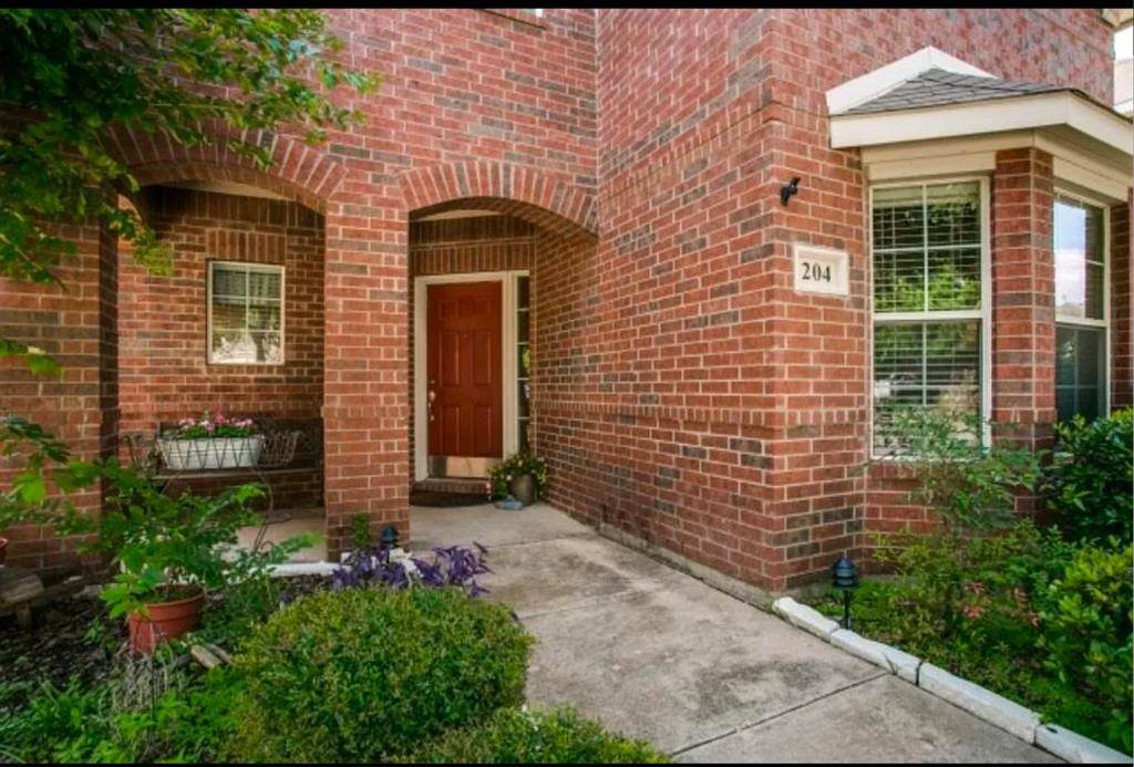 Euless, TX 76040,204 Colonial Lane