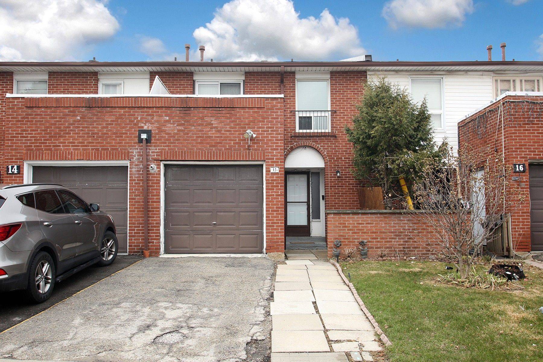 Mississauga, ON L4T 3T4,3430 Brandon Gate DR #15