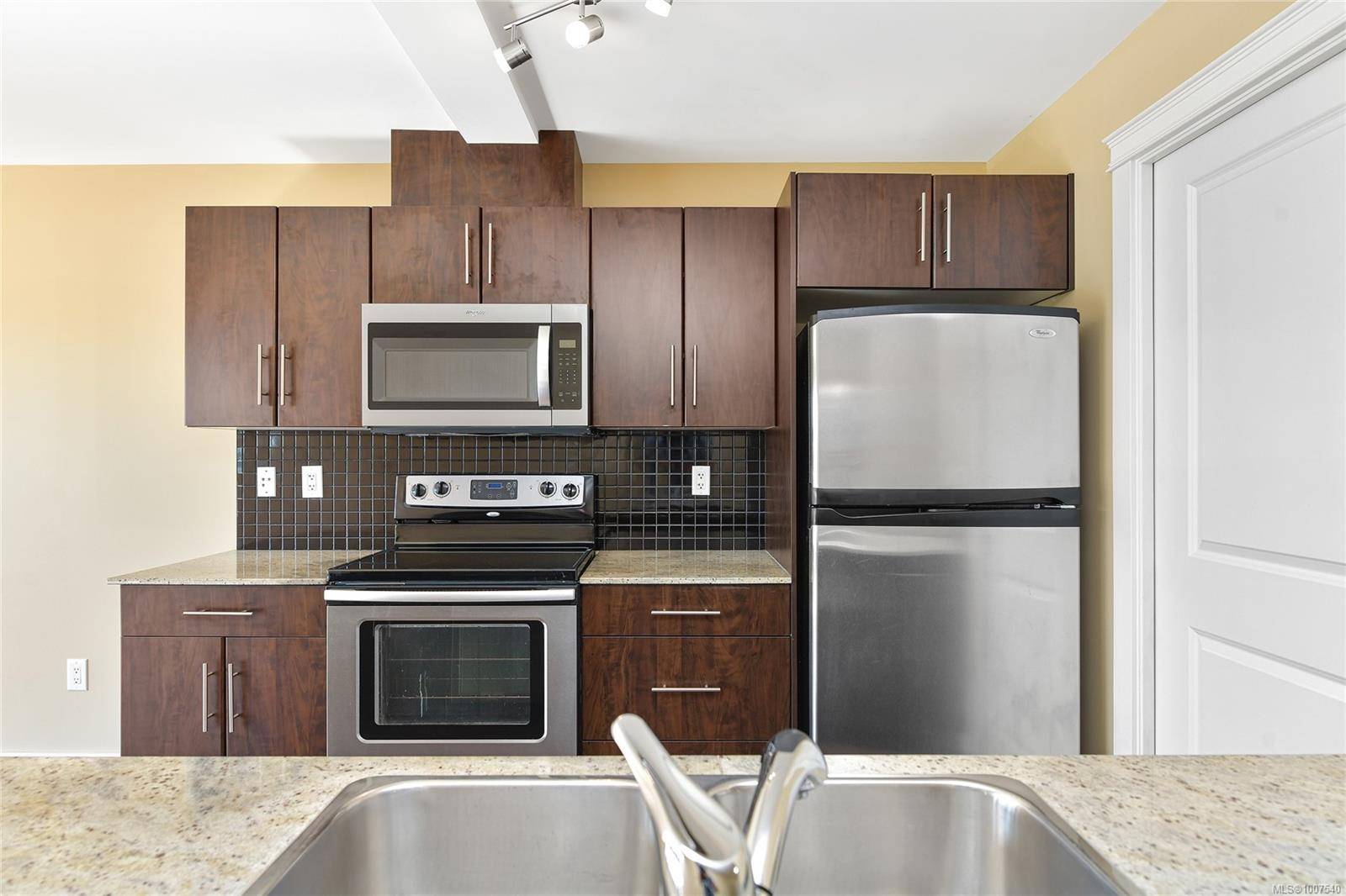 Esquimalt, BC V9A 3L9,1405 Esquimalt Rd #311